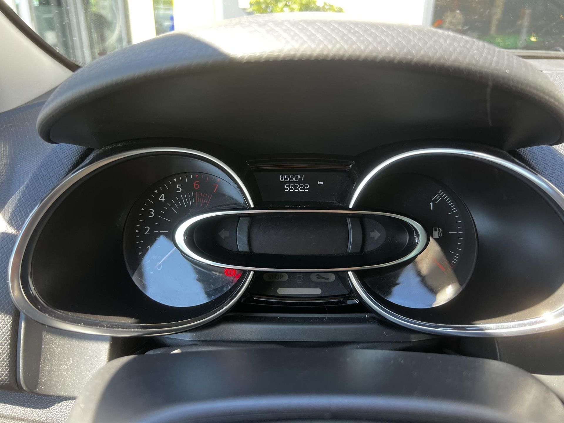 Renault Clio met kenteken TL-038-J – dashboard