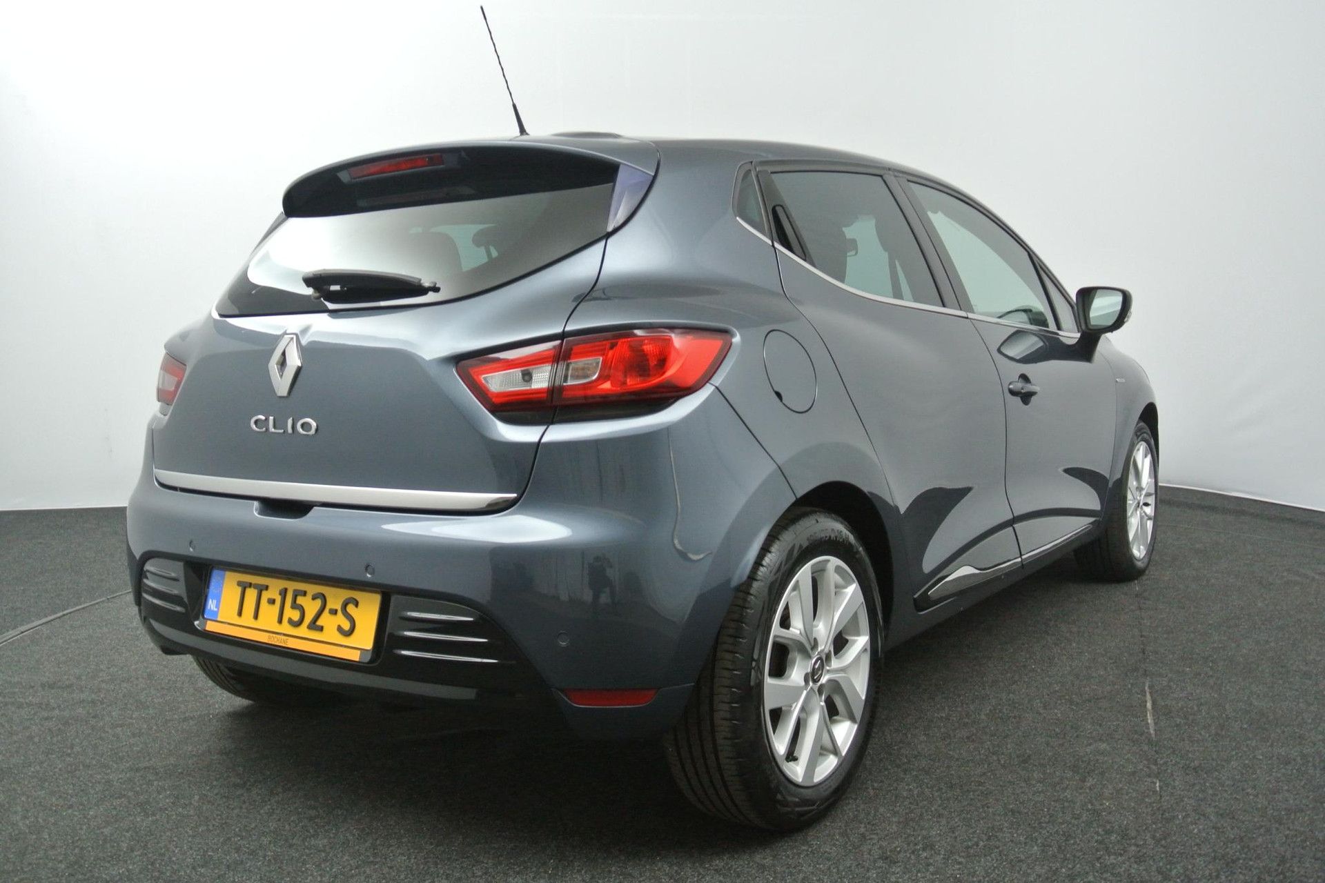 Renault Clio met kenteken TT-152-S – achteraanzicht