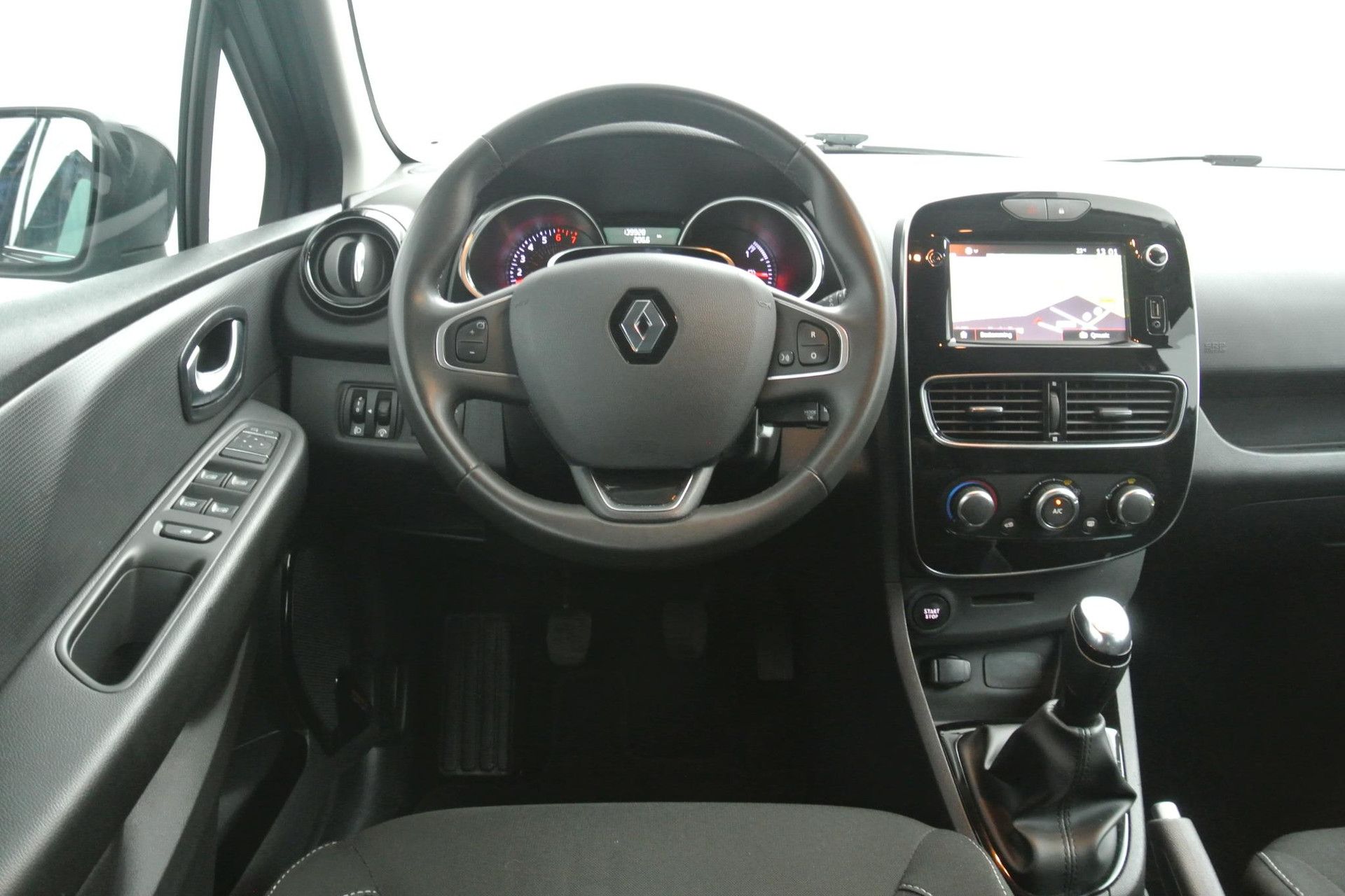 Renault Clio met kenteken TT-152-S – interieur