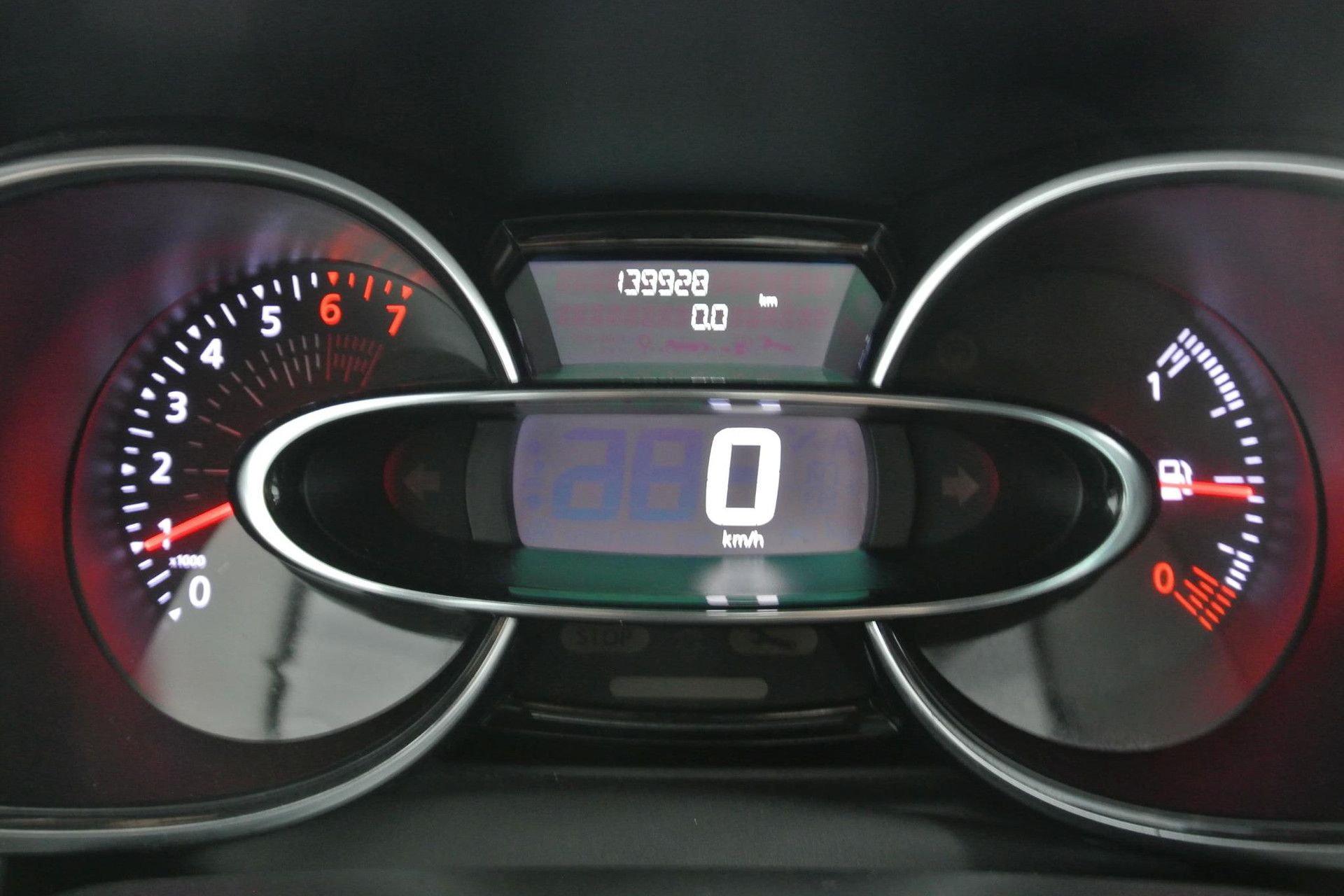Renault Clio met kenteken TT-152-S – dashboard
