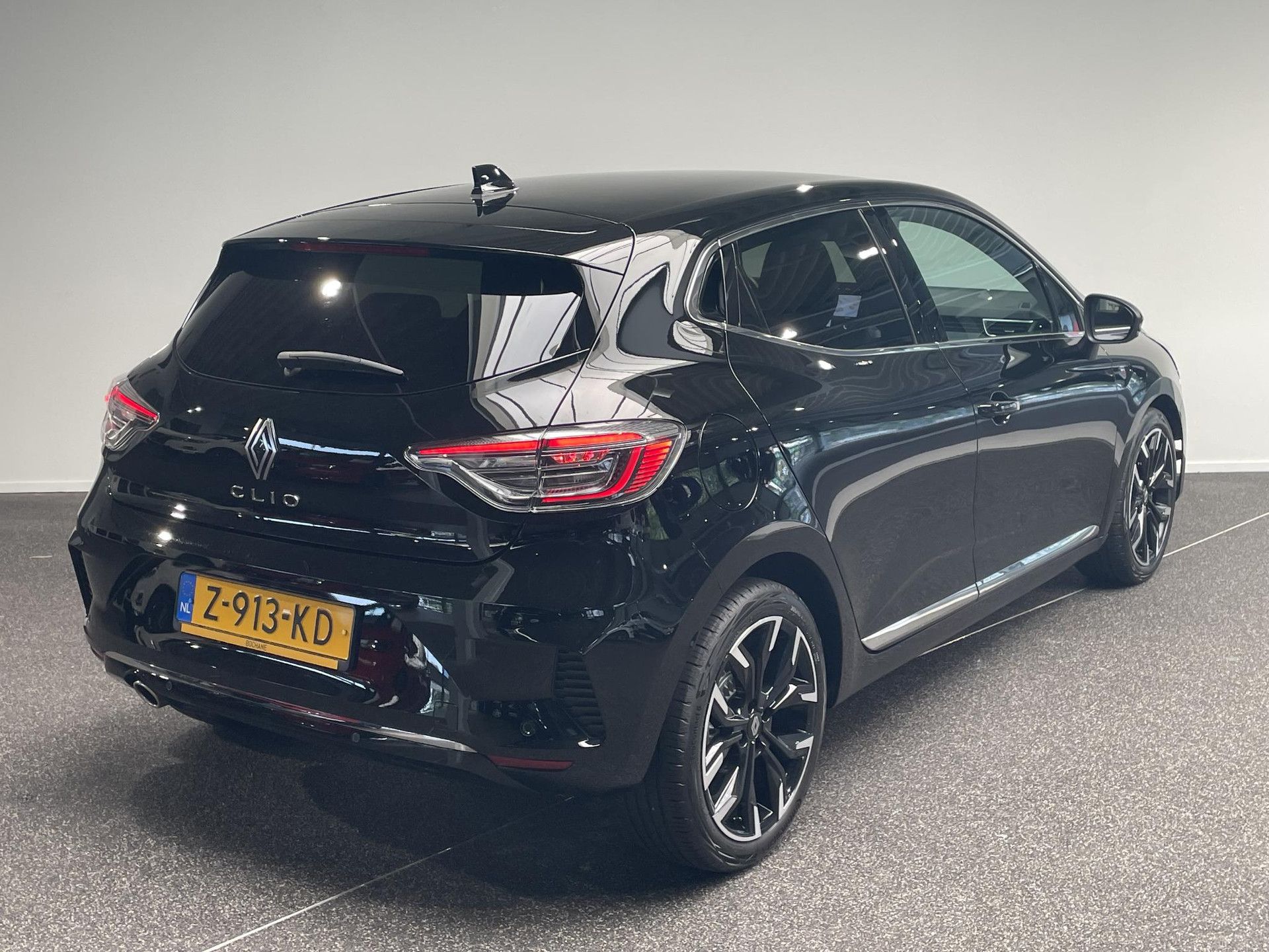 Renault Clio met kenteken Z-913-KD – achteraanzicht