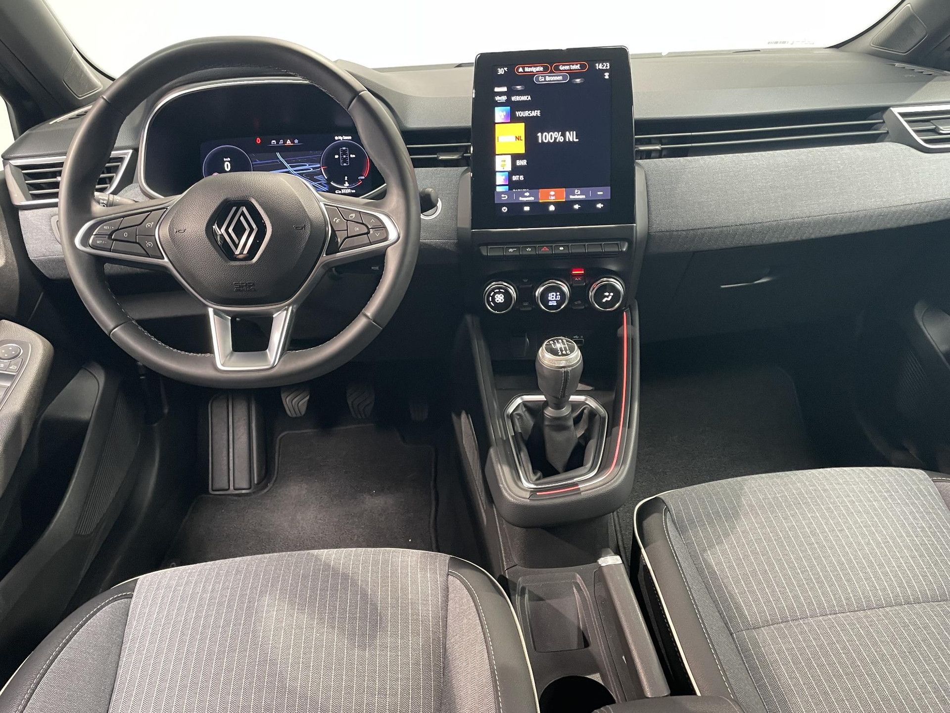 Renault Clio met kenteken Z-913-KD – interieur