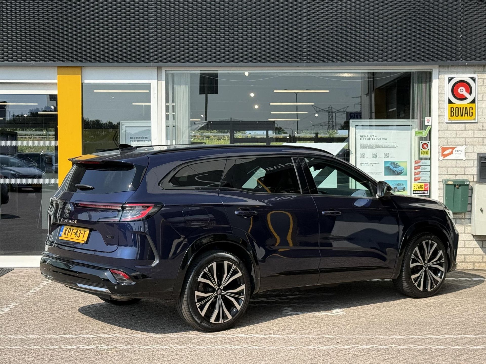 Renault Espace met kenteken KPT-43-T – achteraanzicht