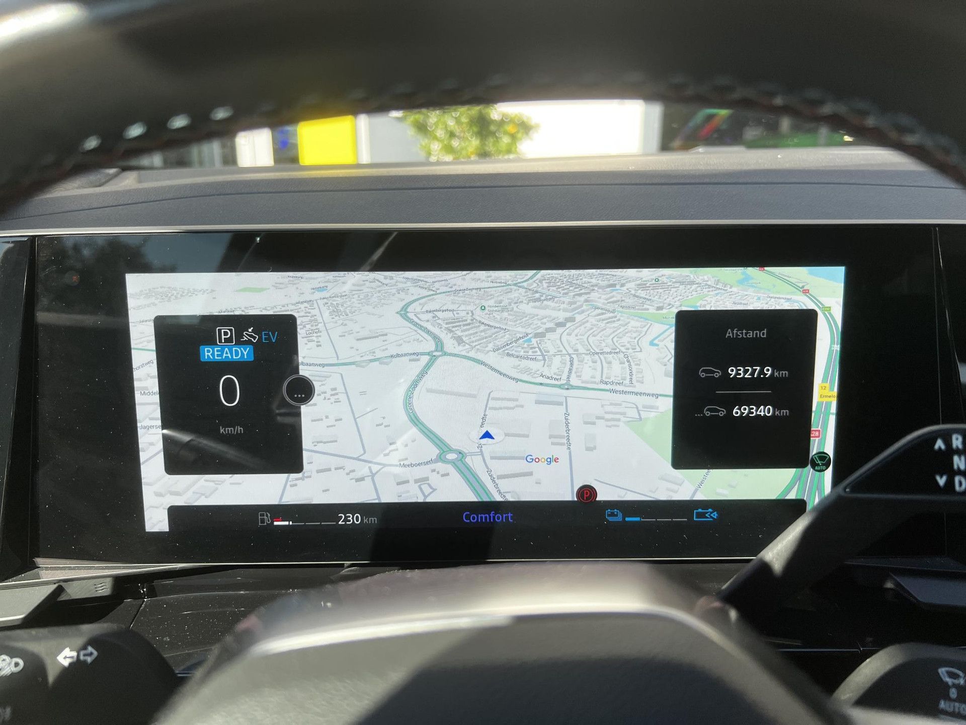 Renault Espace met kenteken X-006-KV – dashboard