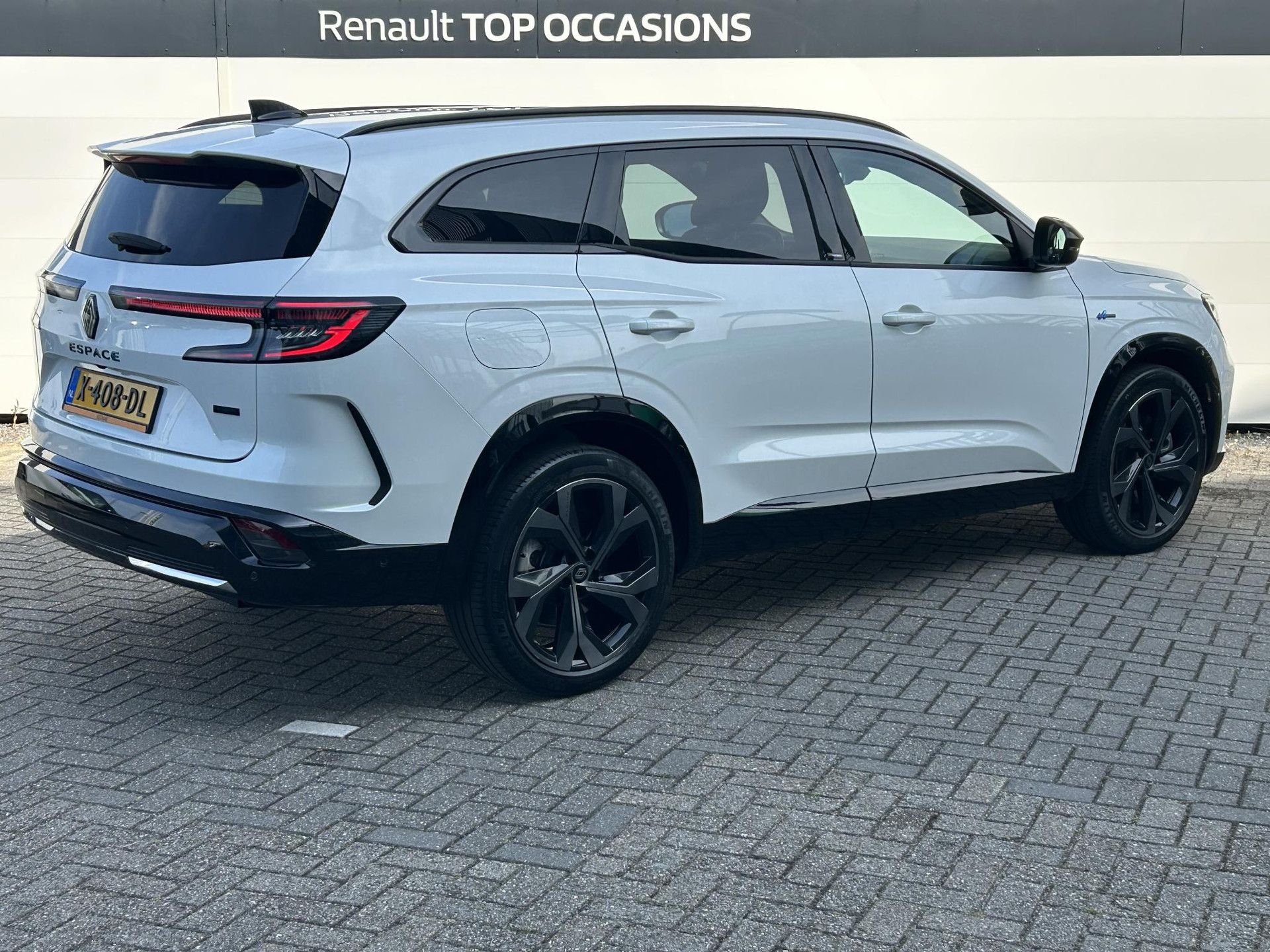 Renault Espace met kenteken X-408-DL – achteraanzicht