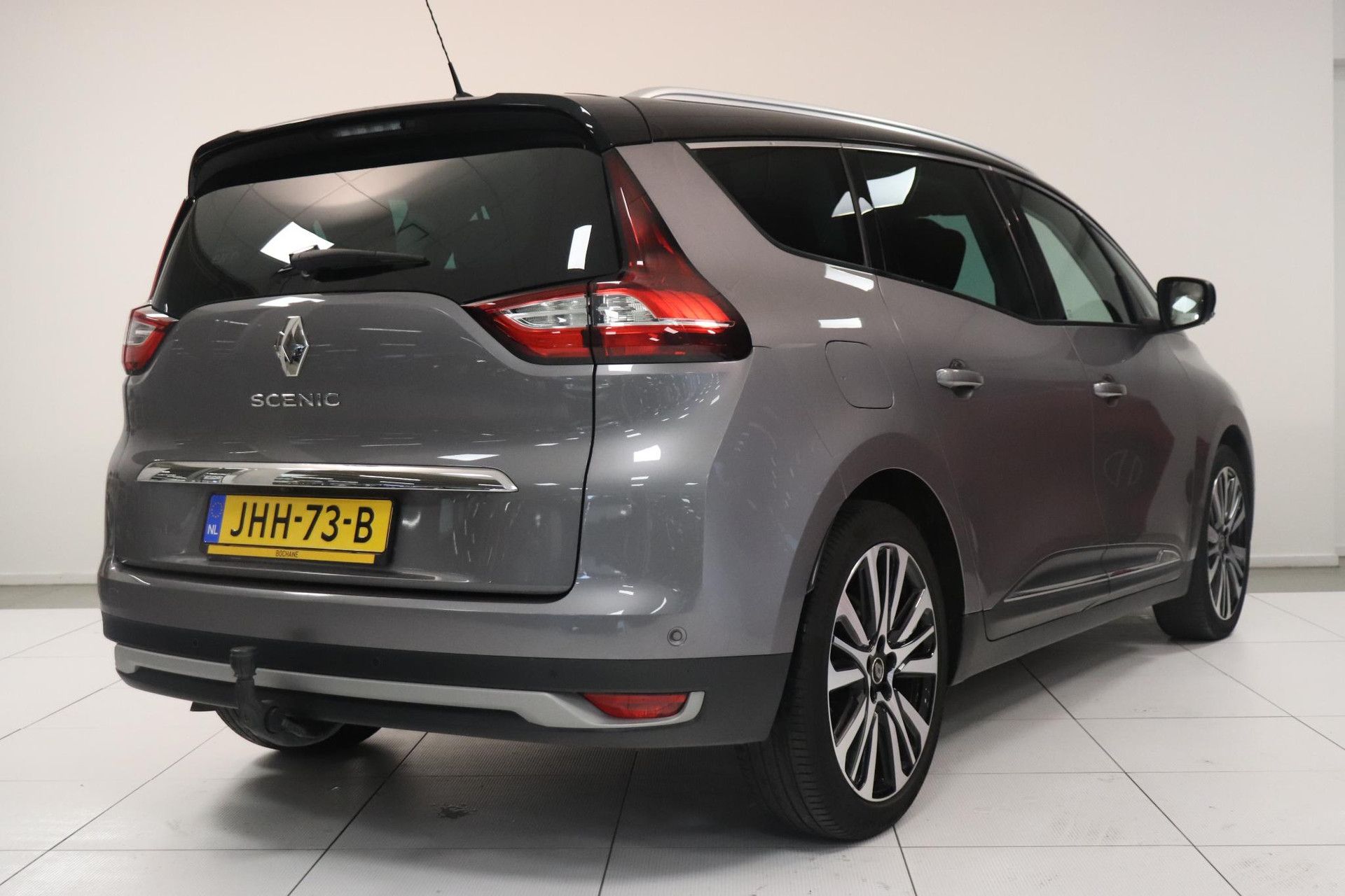 Renault GrandScénic met kenteken JHH-73-B – achteraanzicht