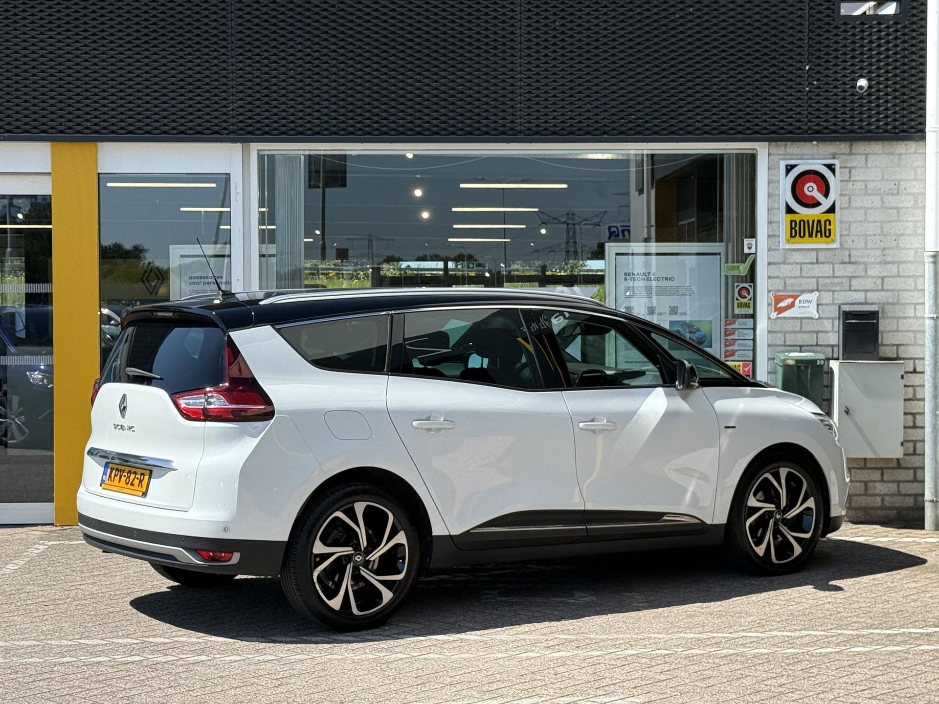 Renault GrandScénic met kenteken KPV-82-R – achteraanzicht