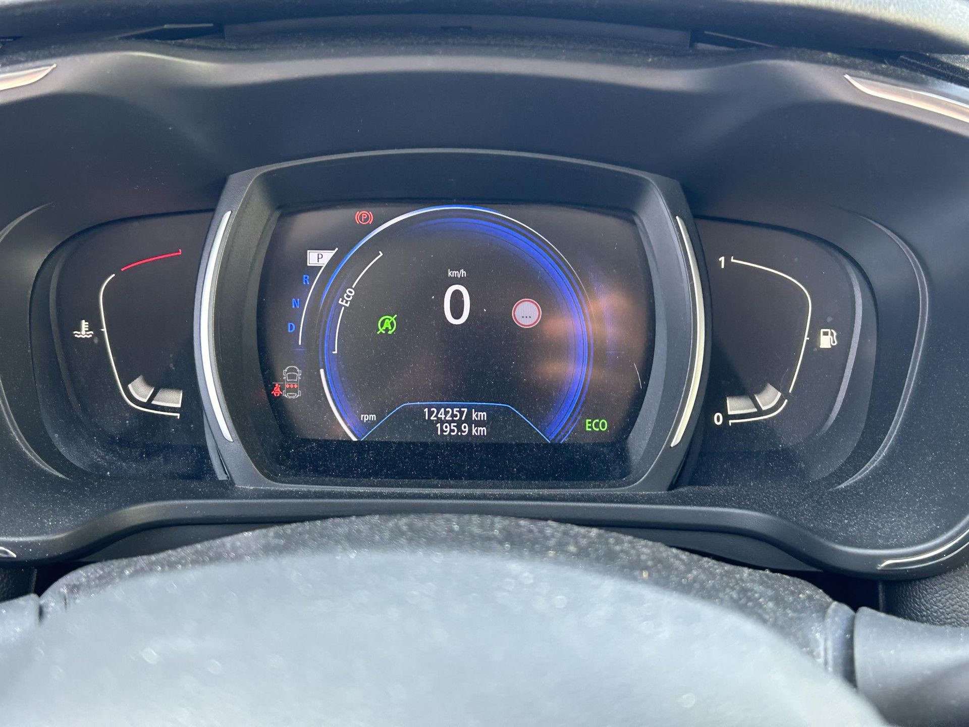 Renault Kadjar met kenteken ZH-824-B – dashboard