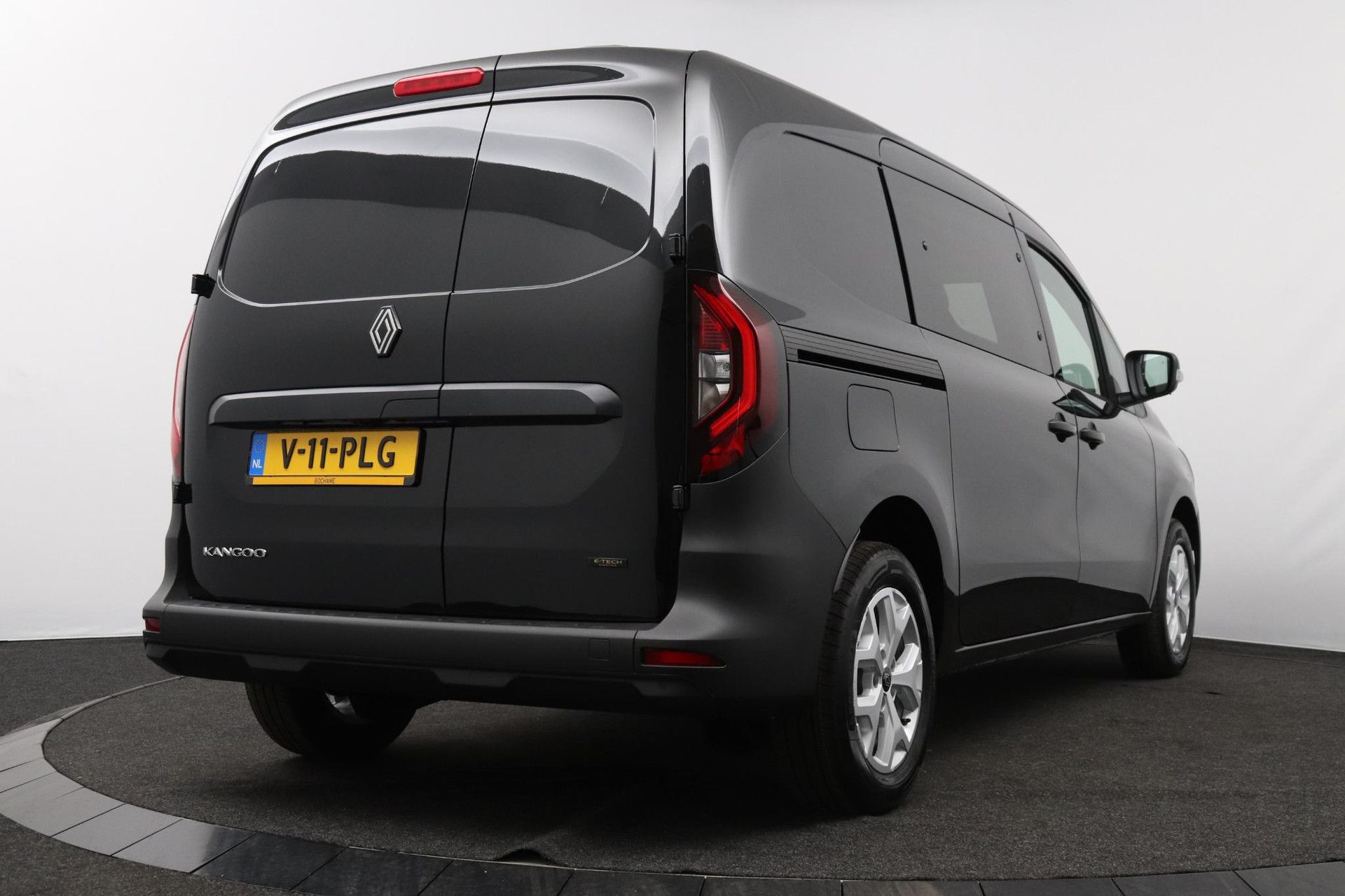 Renault Kangoo met kenteken V-11-PLG – achteraanzicht