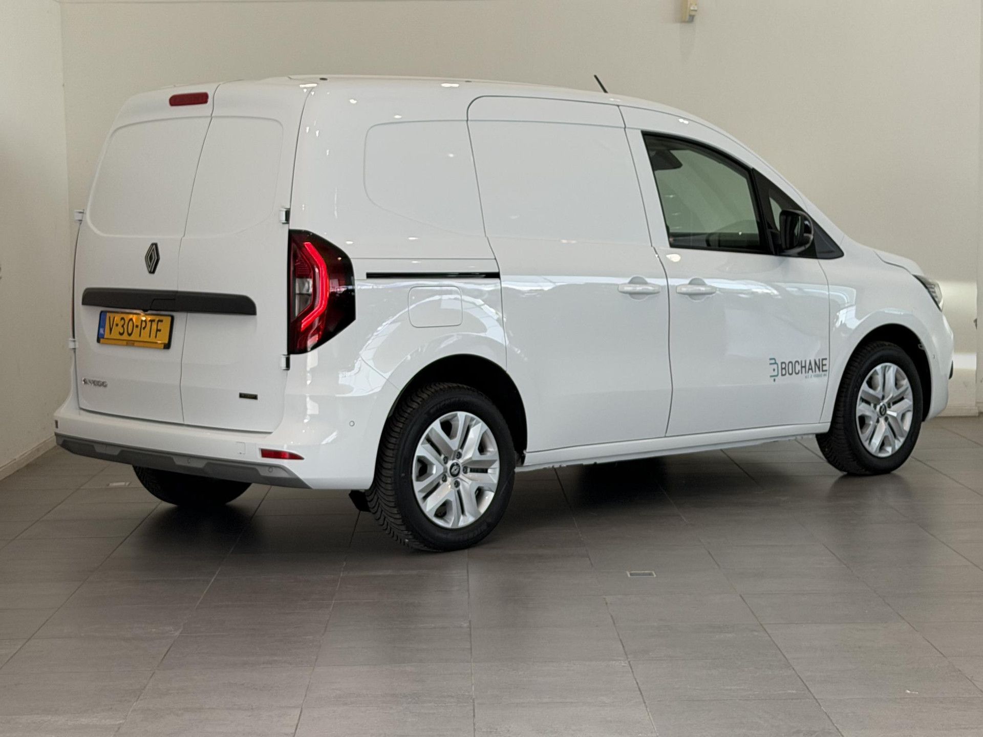 Renault Kangoo met kenteken V-30-PTF – achteraanzicht