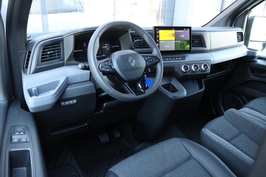 Renault Master met kenteken V-04-RBL – achteraanzicht