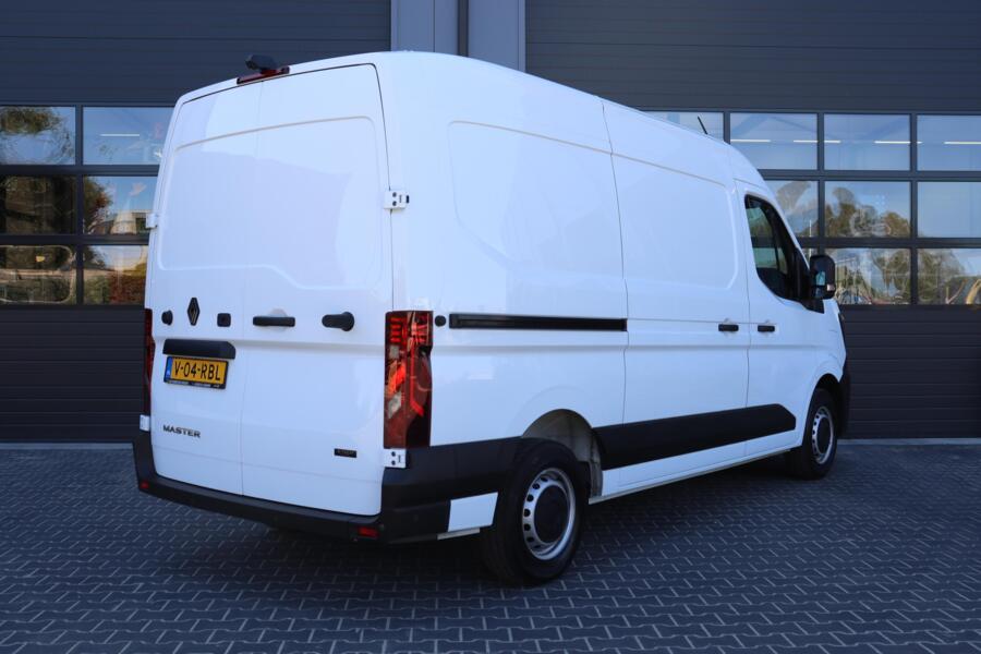 Renault Master met kenteken V-04-RBL – interieur