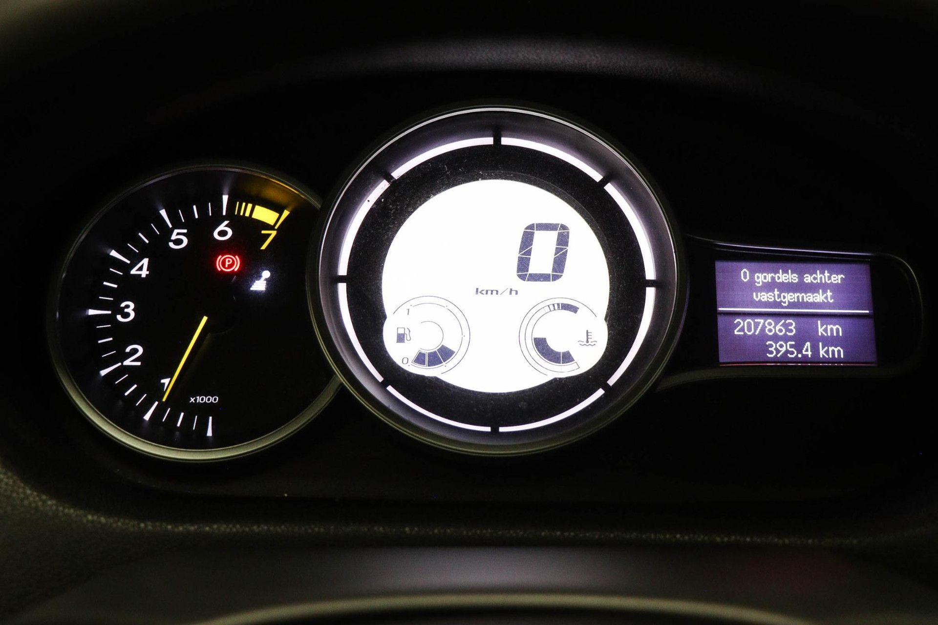 Renault Mégane met kenteken 31-RRH-1 – dashboard