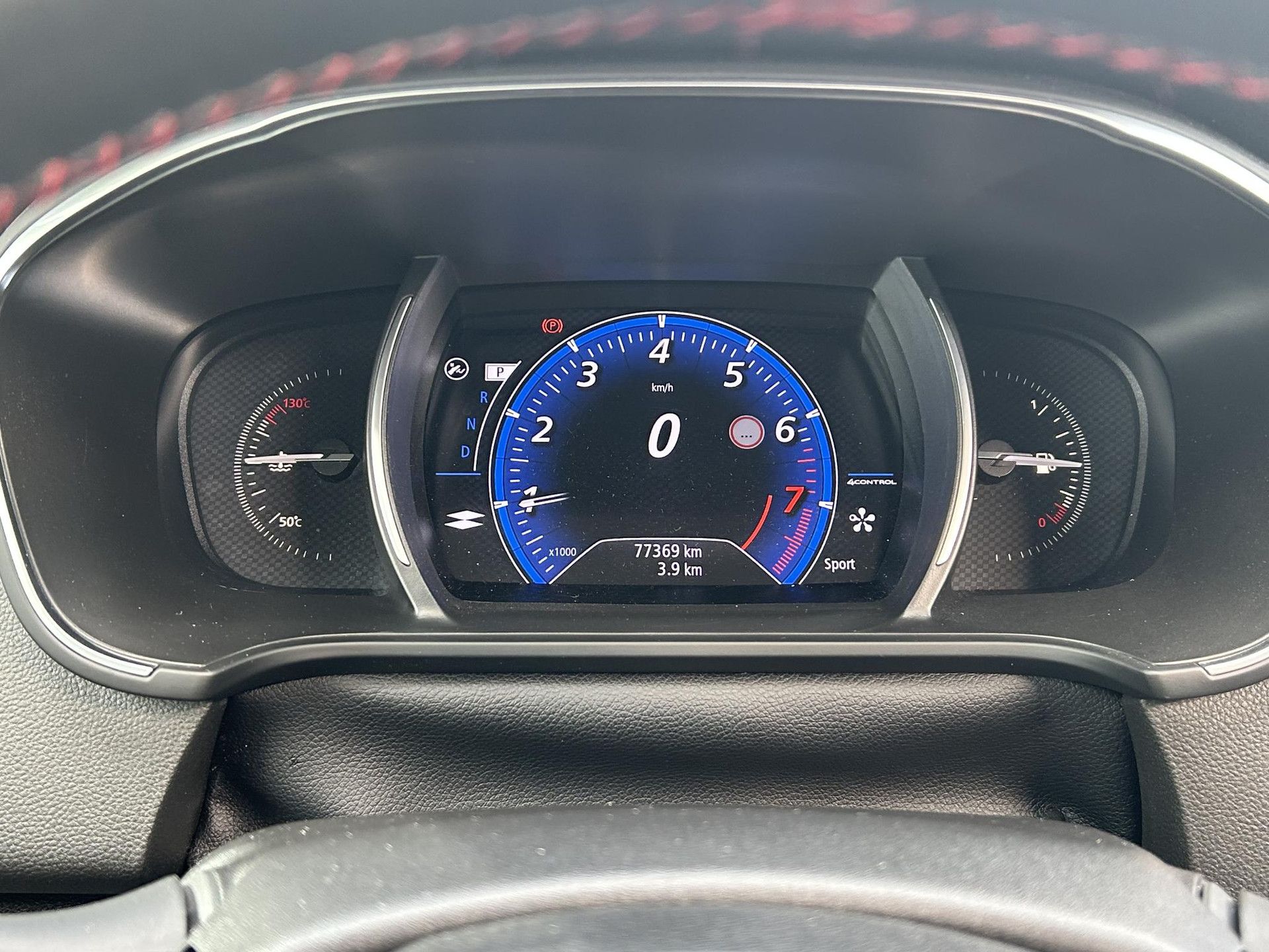 Renault Mégane met kenteken P-018-FD – dashboard