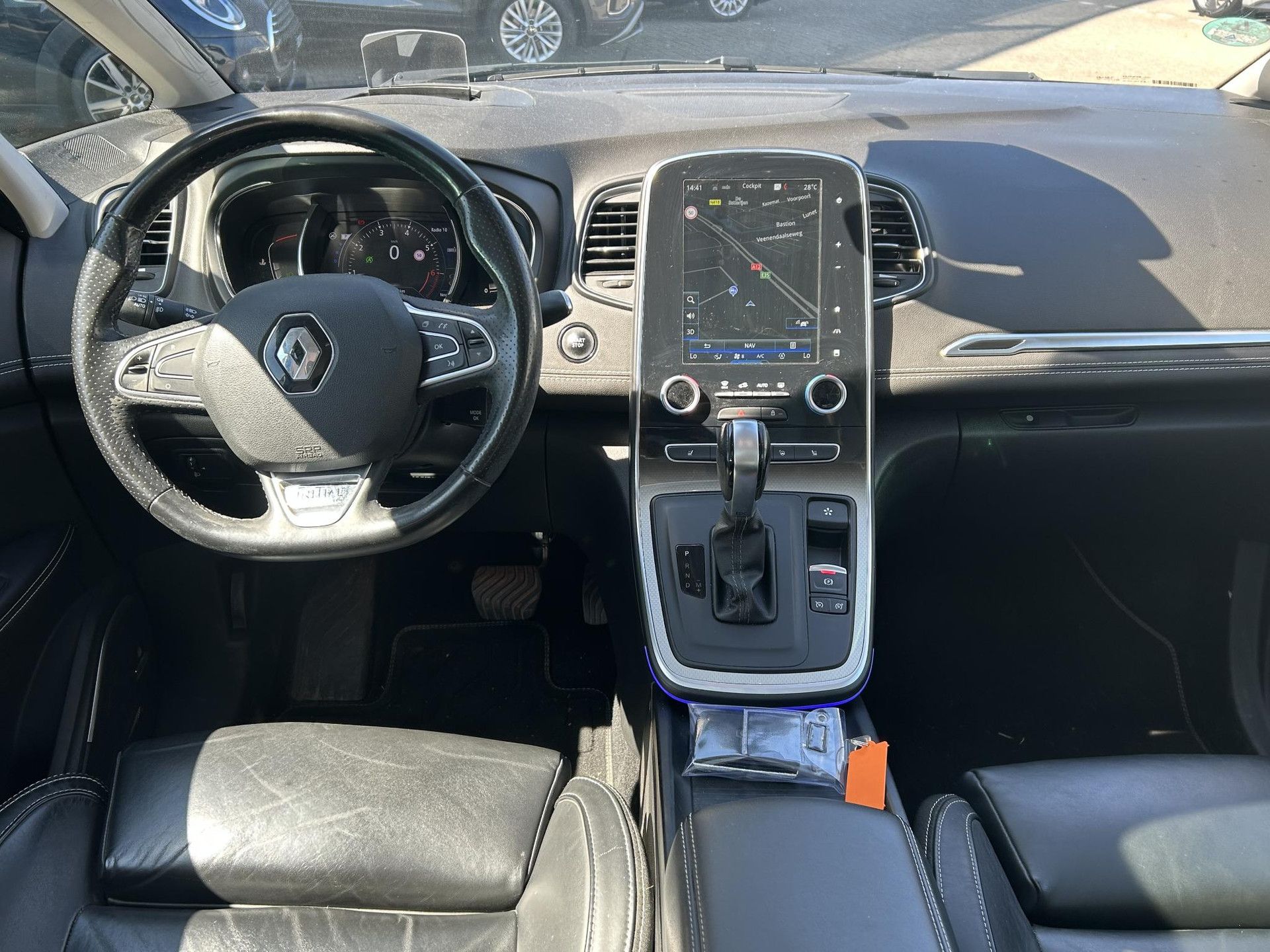 Renault Scénic met kenteken H-570-FX – interieur