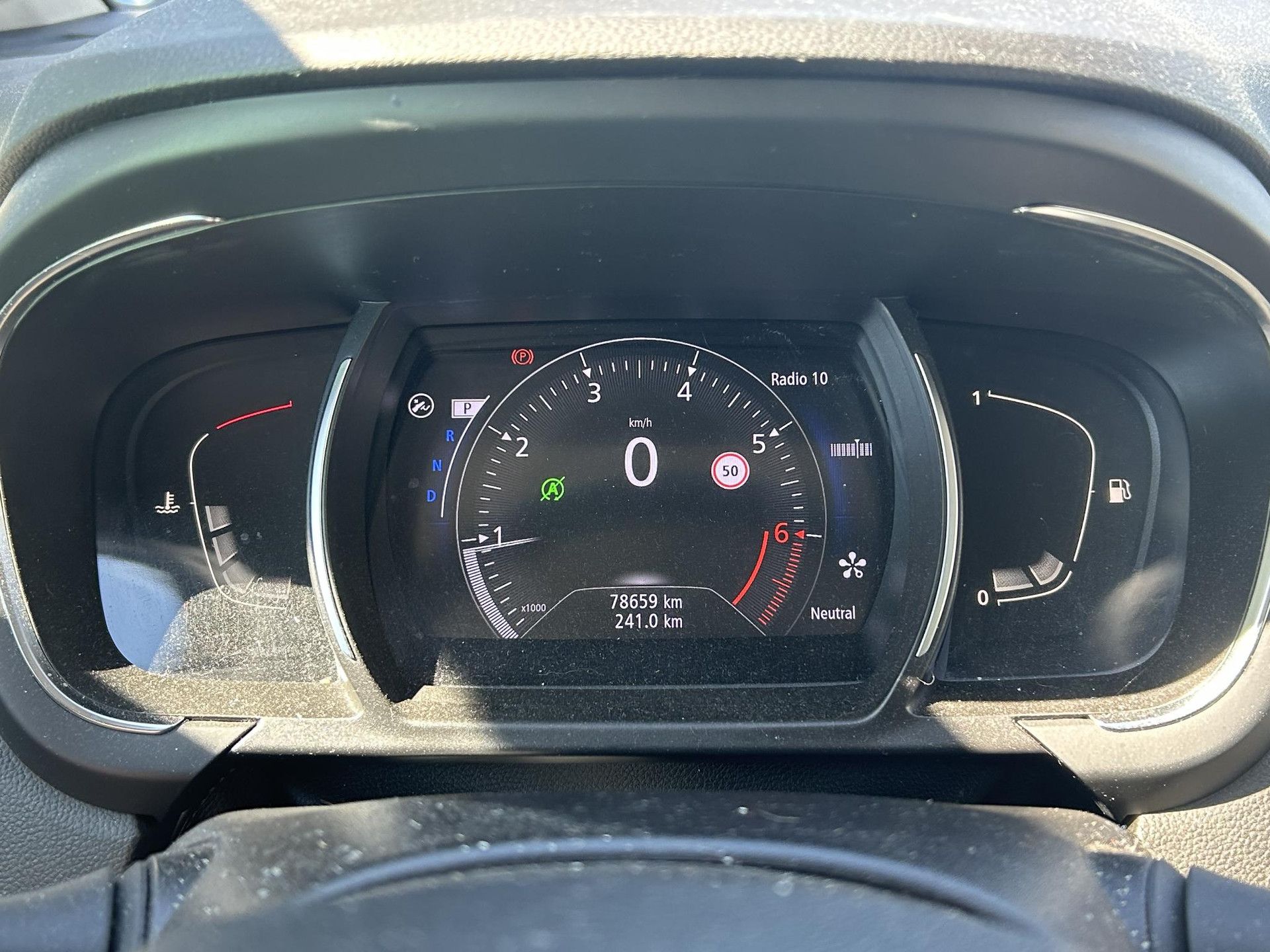 Renault Scénic met kenteken H-570-FX – dashboard