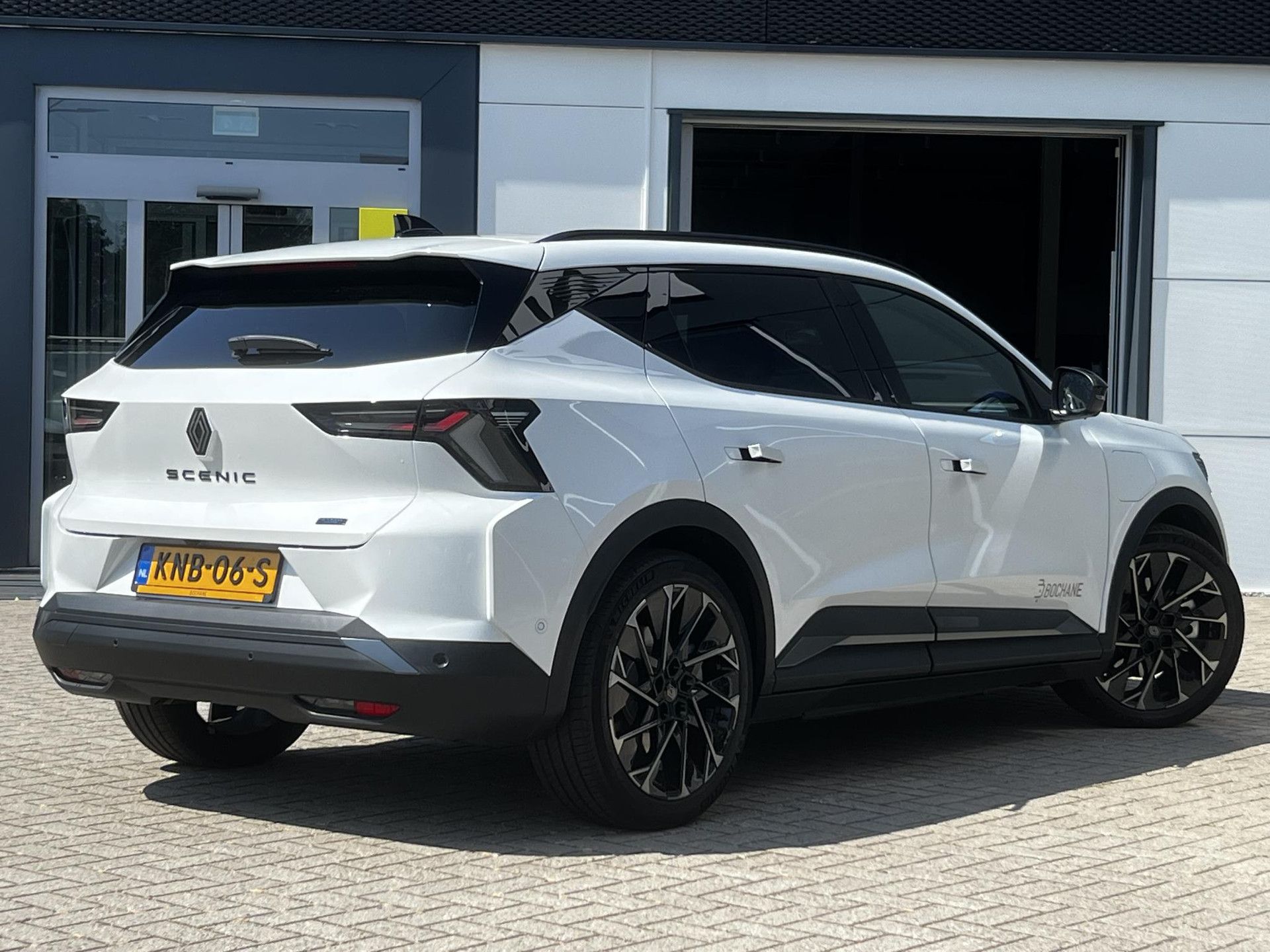 Renault Scénic met kenteken KNB-06-S – achteraanzicht