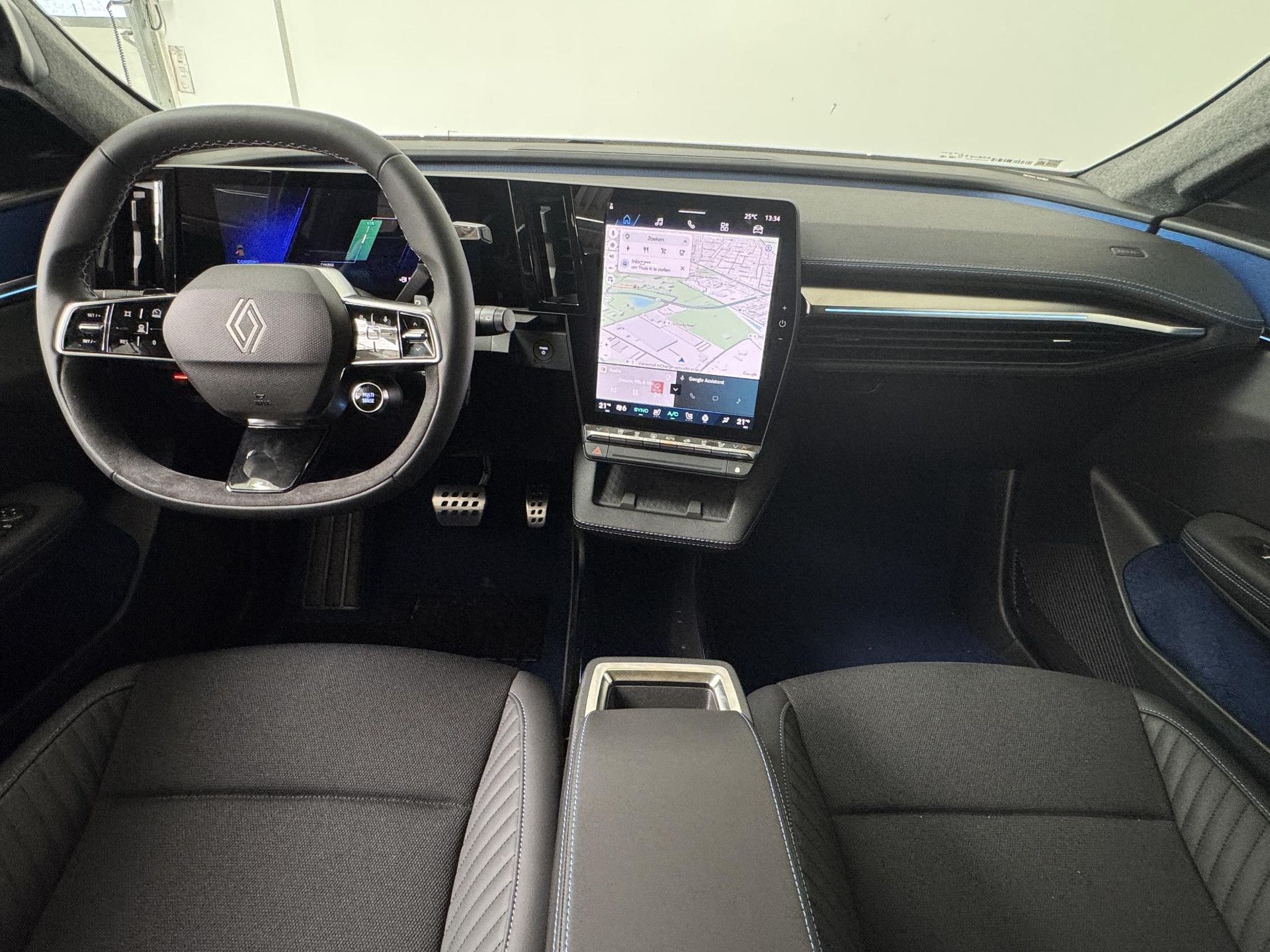 Renault Scénic met kenteken KNN-42-X – achteraanzicht