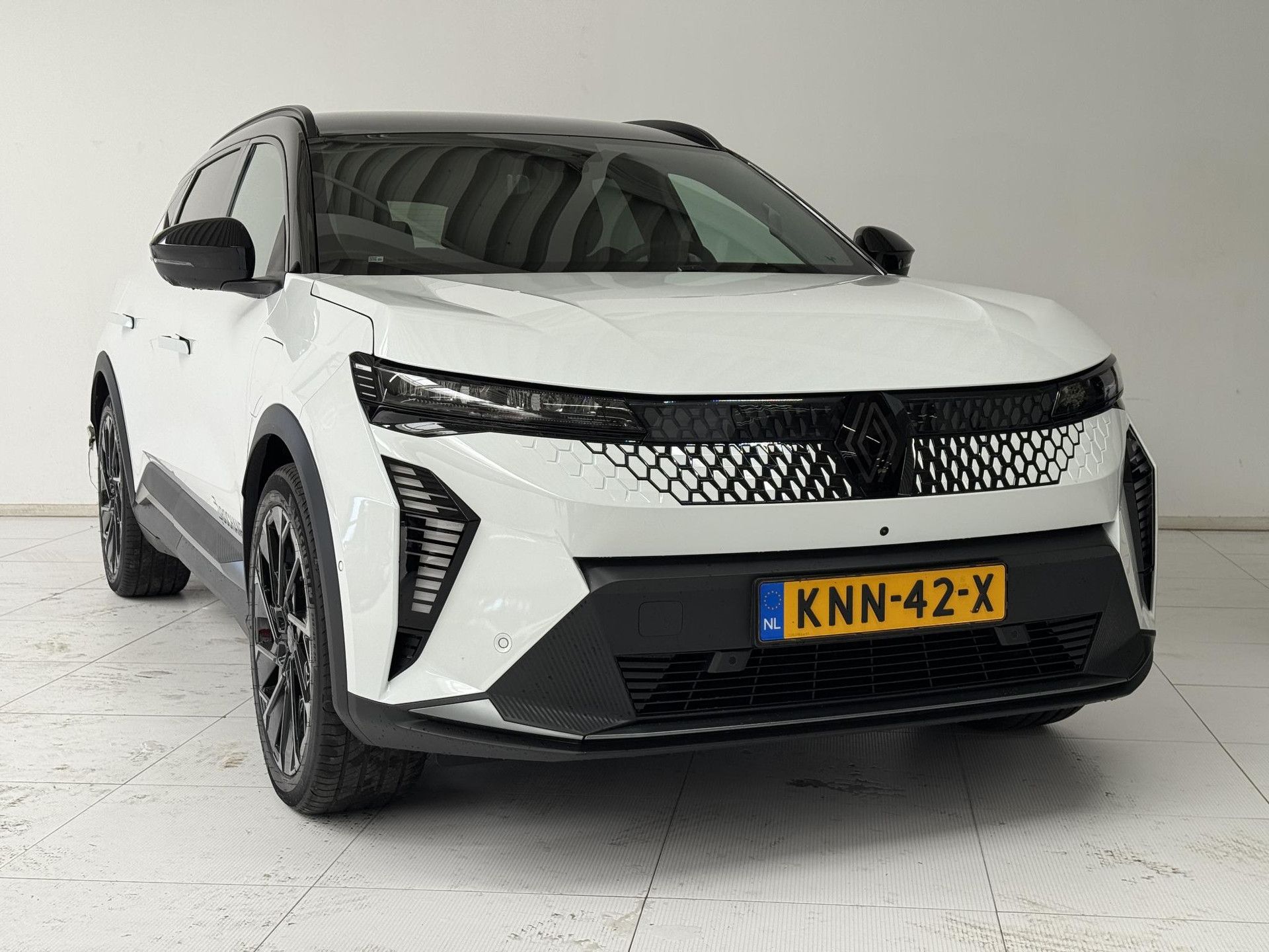 Renault Scénic met kenteken KNN-42-X – detailfoto