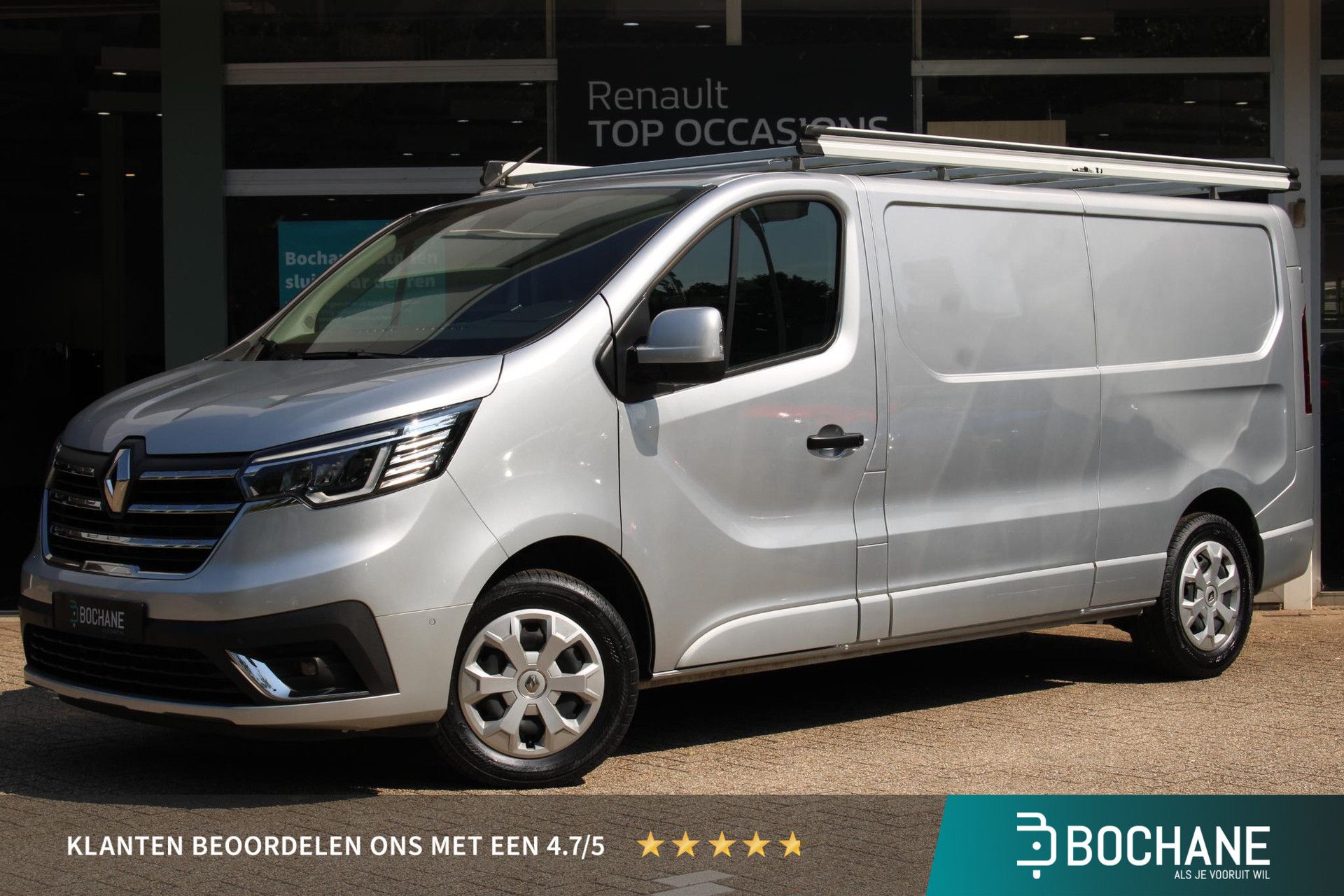 Renault Trafic met kenteken V-49-DJF – vooraanzicht
