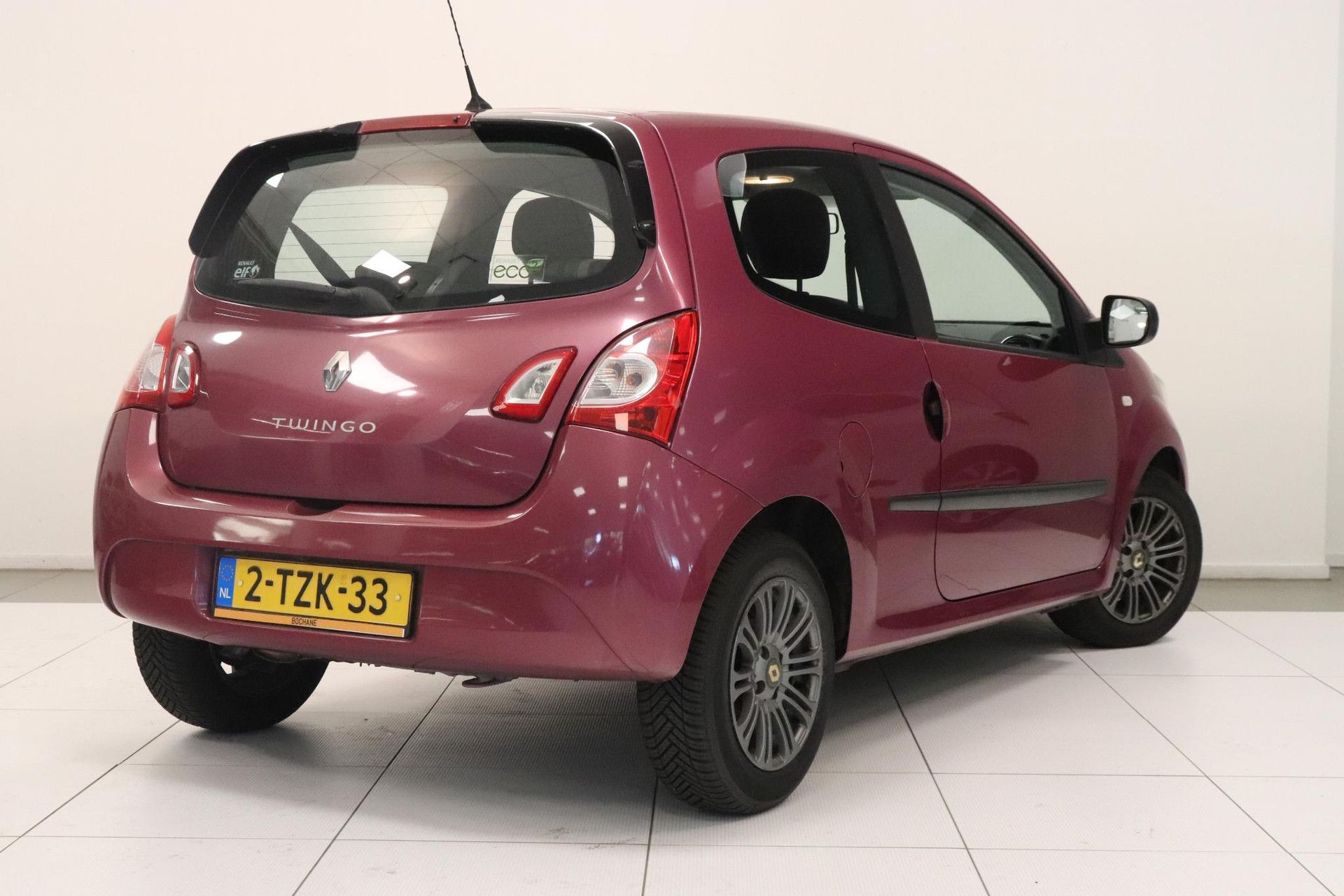 Renault Twingo met kenteken 2-TZK-33 – achteraanzicht