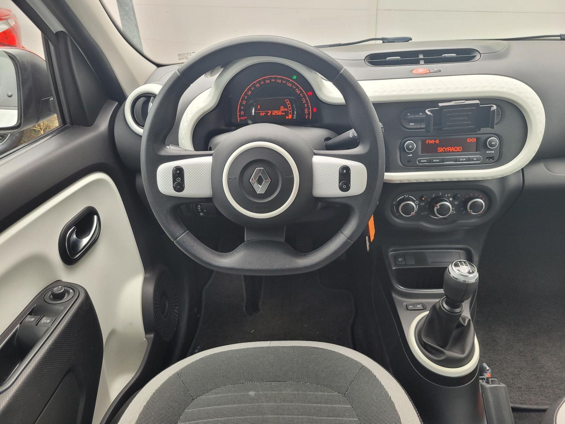 Renault Twingo met kenteken G-779-GX – interieur