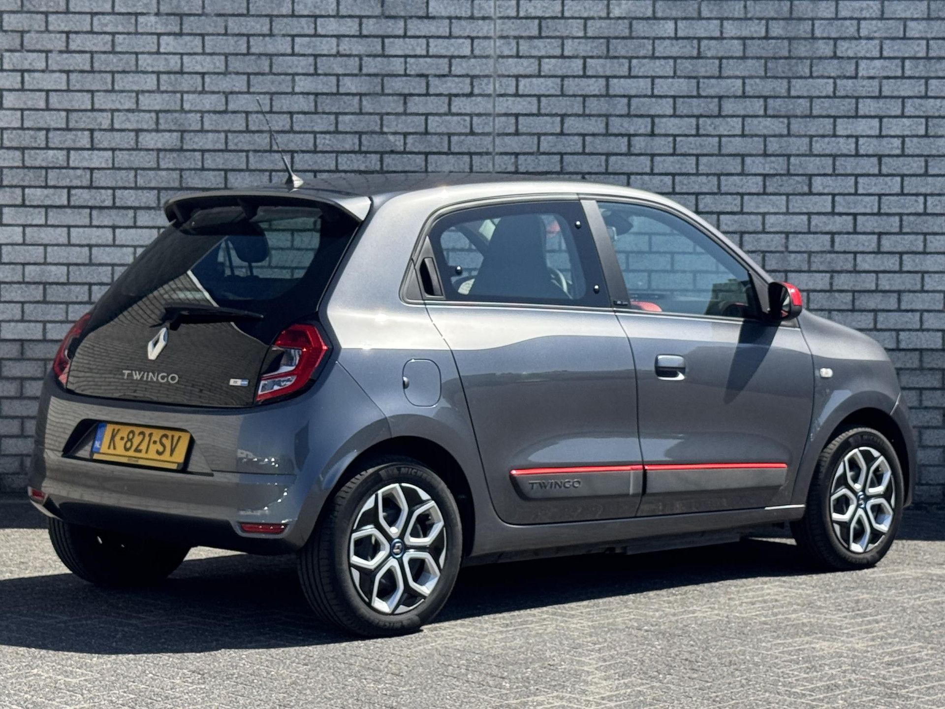 Renault Twingo met kenteken K-821-SV – achteraanzicht