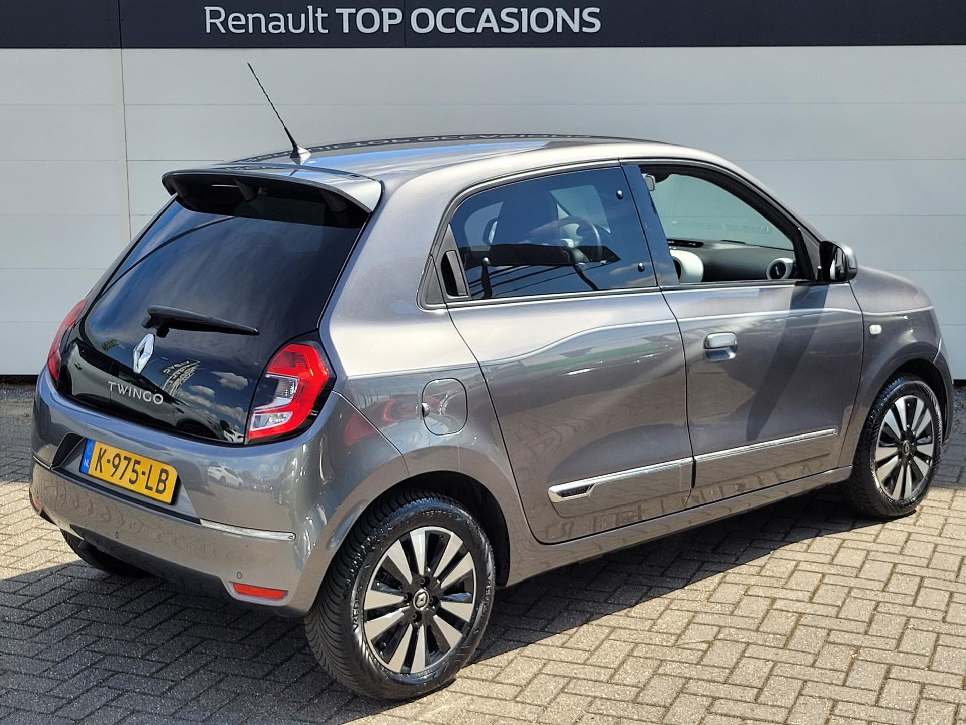 Renault Twingo met kenteken K-975-LB – achteraanzicht