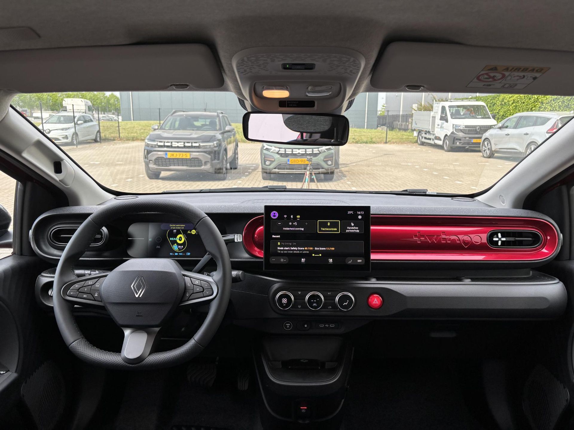 Renault Twingo met kenteken KHB-09-J – interieur