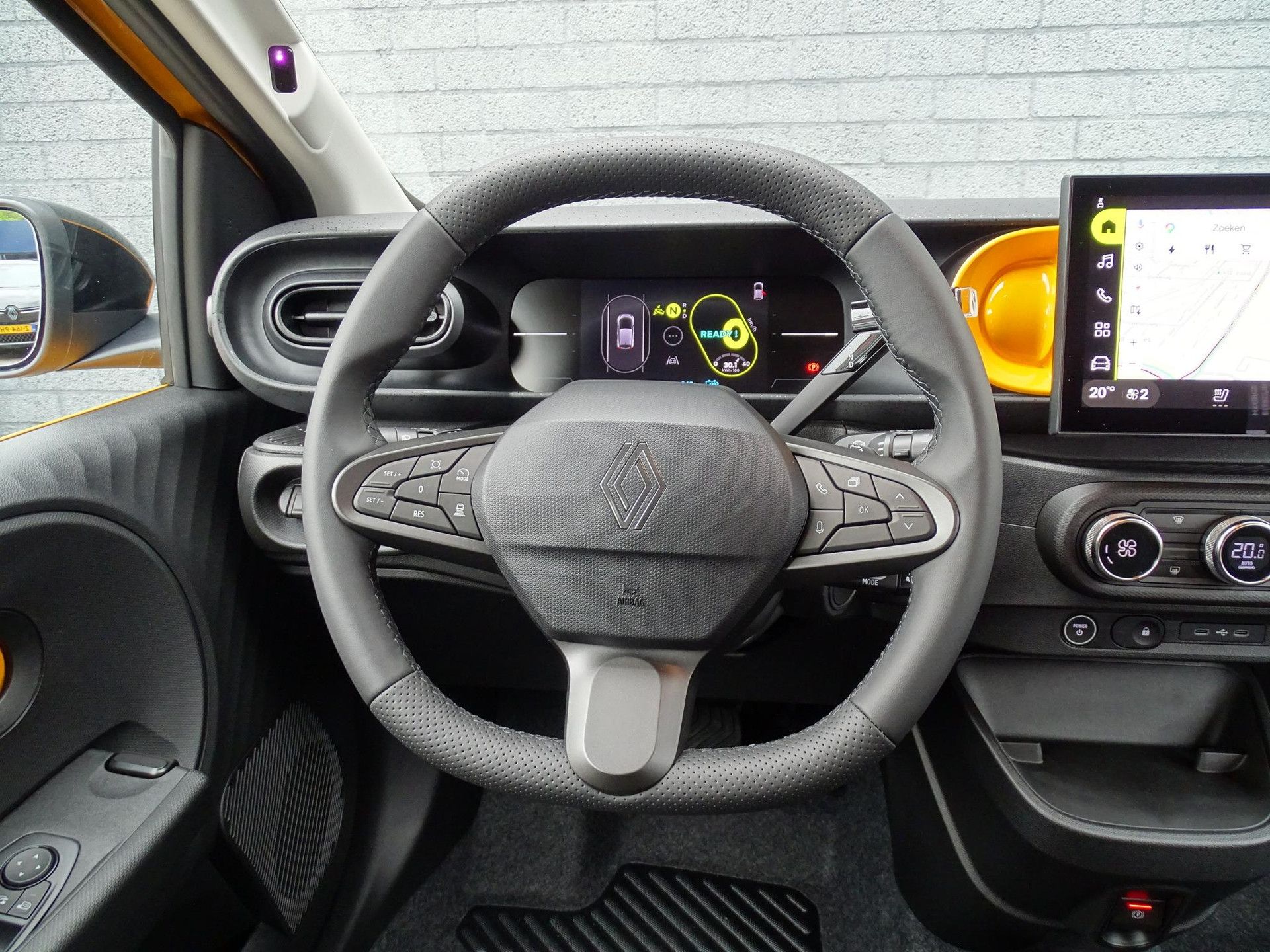 Renault Twingo met kenteken KHB-31-J – dashboard