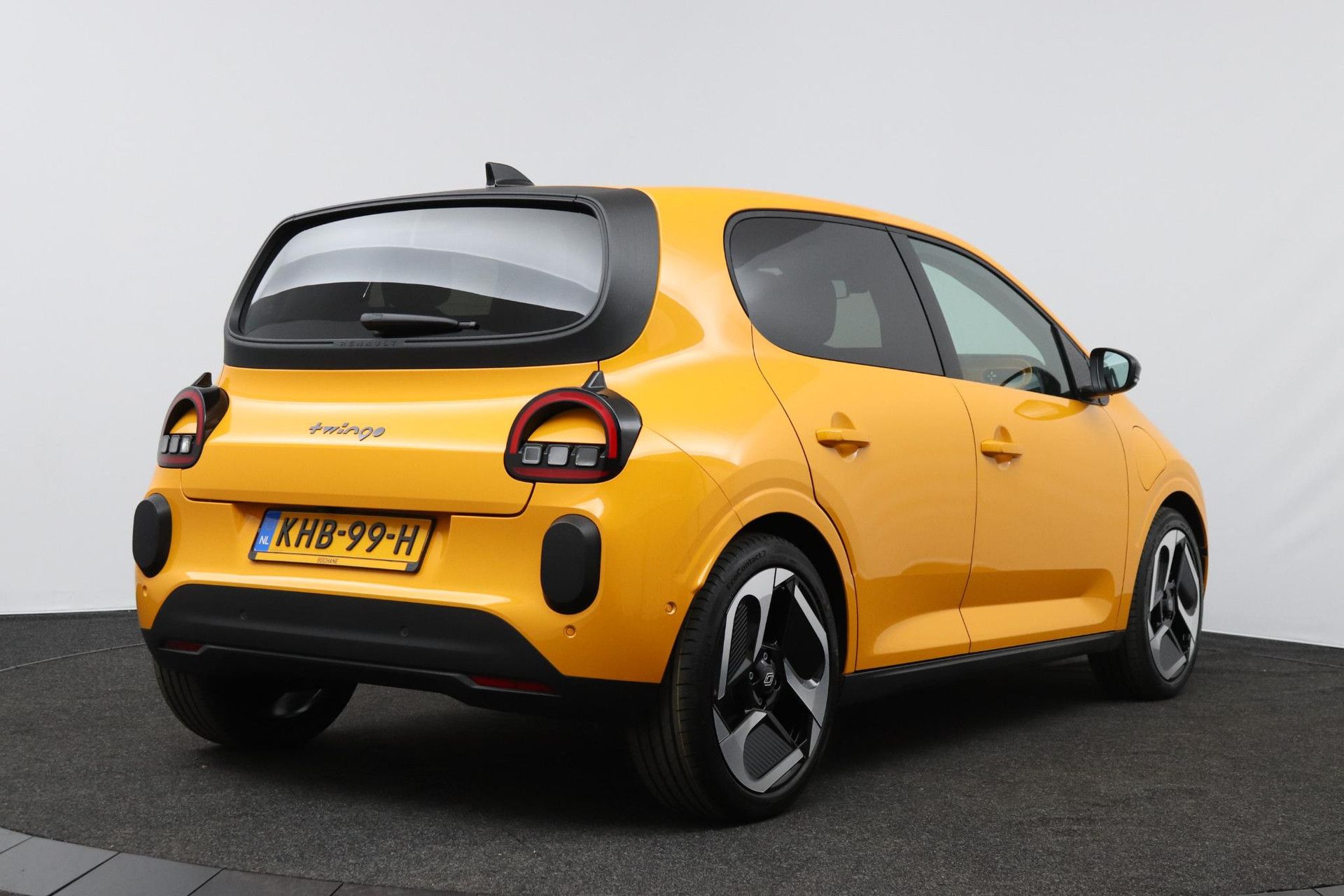 Renault Twingo met kenteken KHB-99-H – achteraanzicht