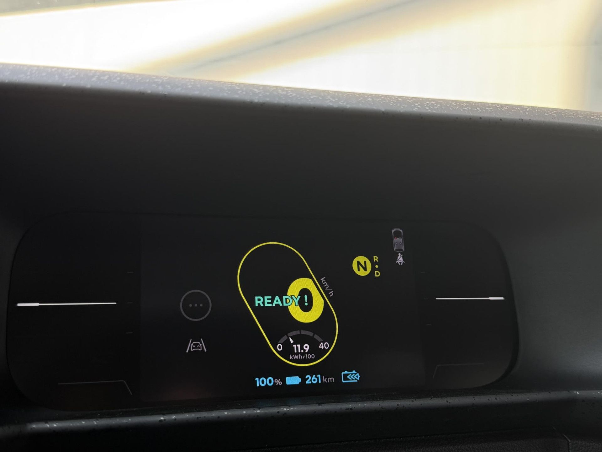 Renault Twingo met kenteken KHG-81-P – dashboard