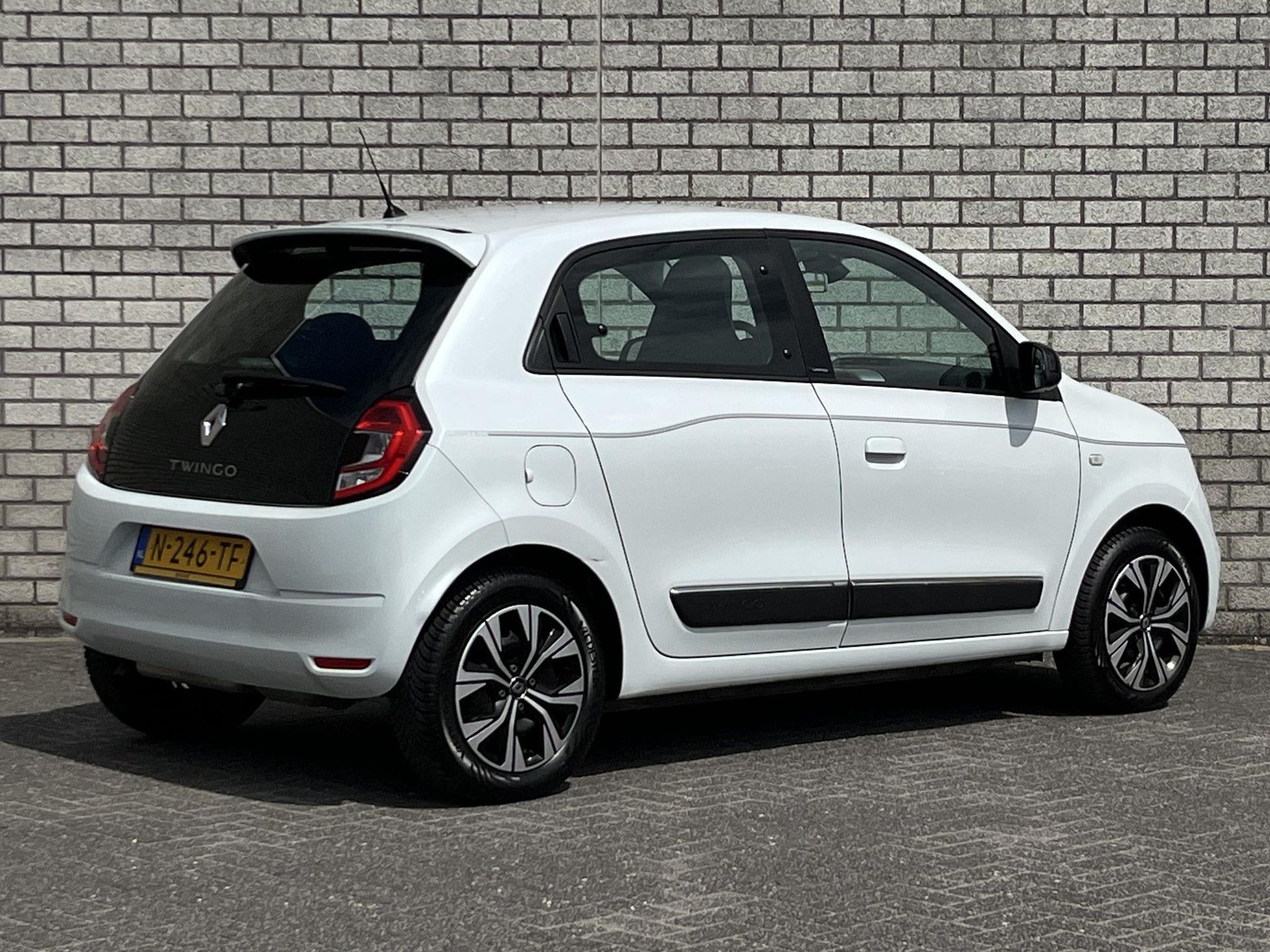 Renault Twingo met kenteken N-246-TF – achteraanzicht