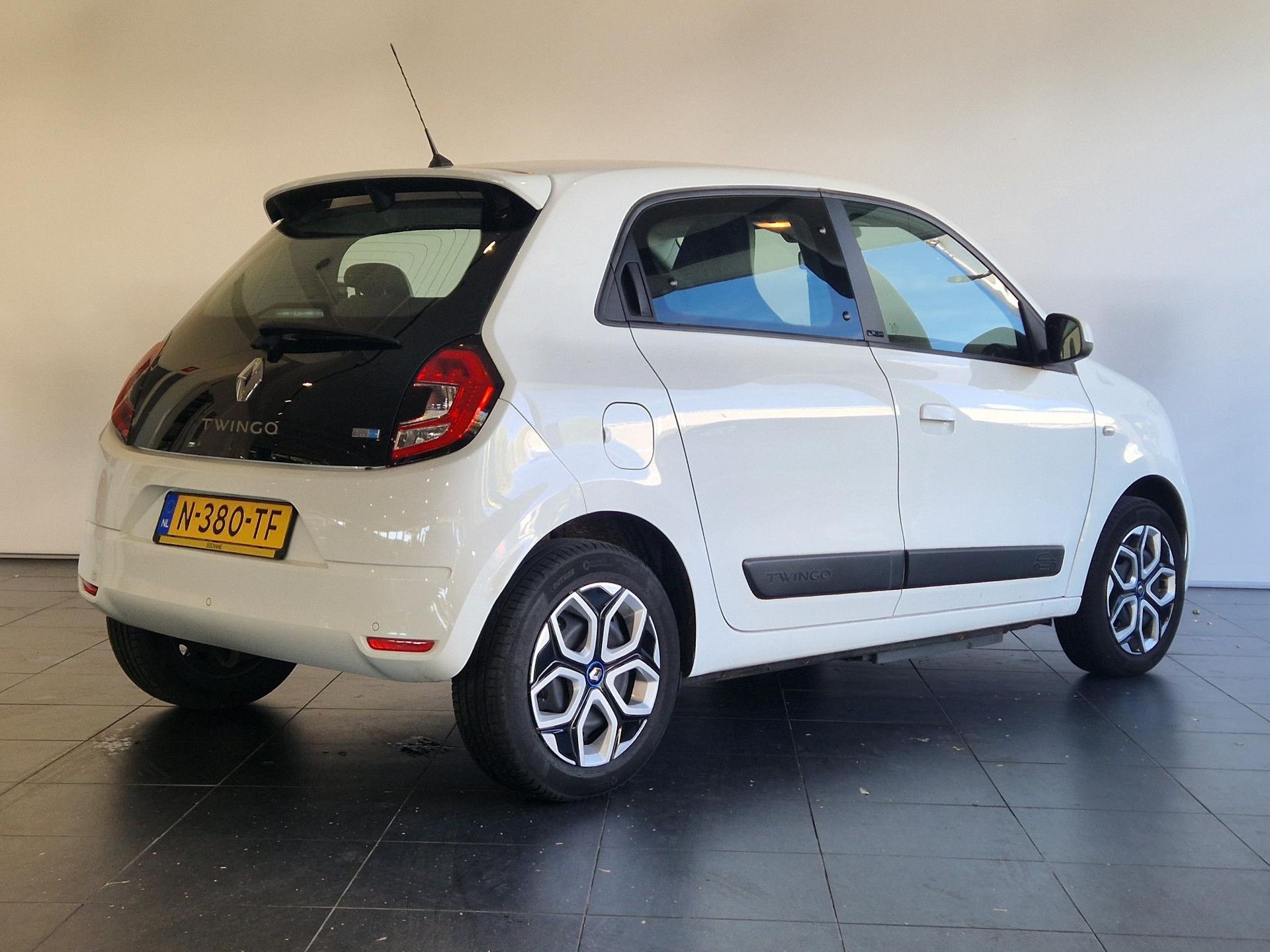 Renault Twingo met kenteken N-380-TF – achteraanzicht