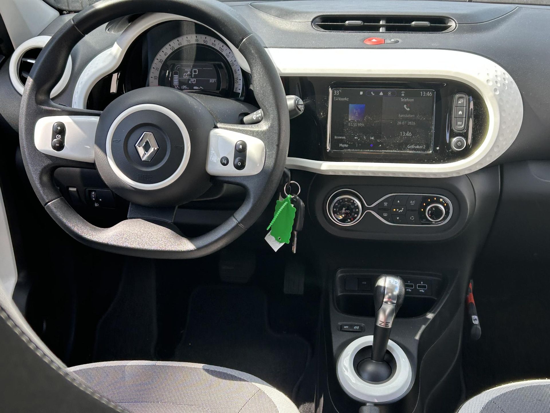 Renault Twingo met kenteken N-544-VL – interieur