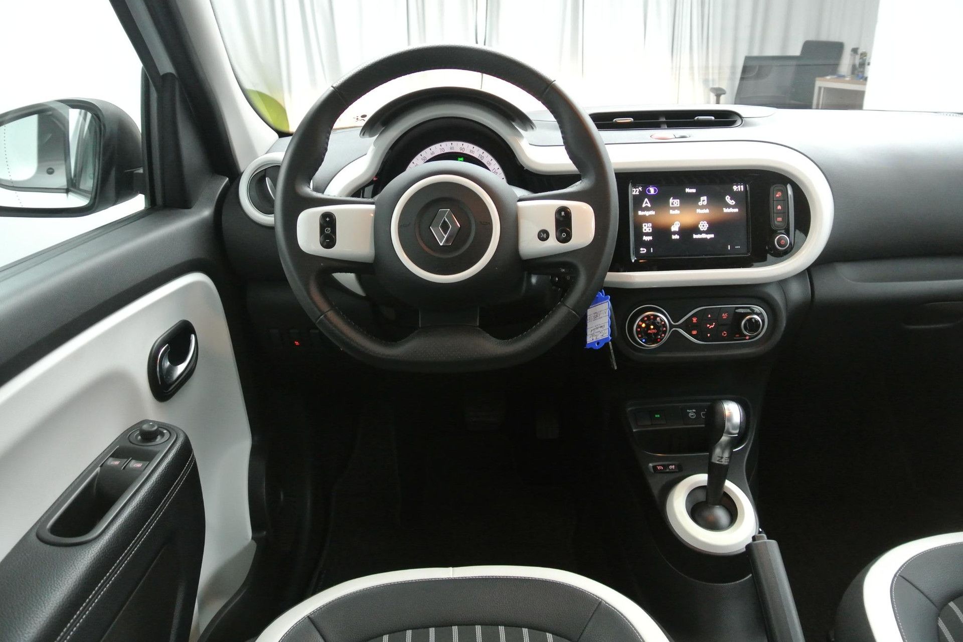Renault Twingo met kenteken N-689-TP – interieur