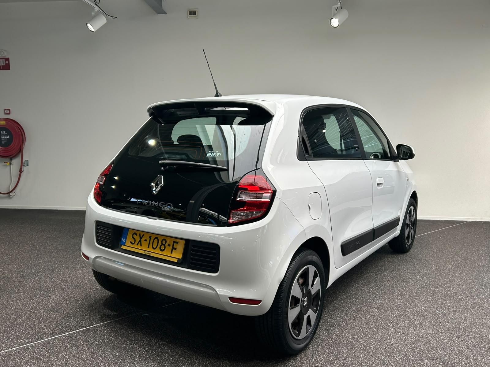 Renault Twingo met kenteken SX-108-F – achteraanzicht