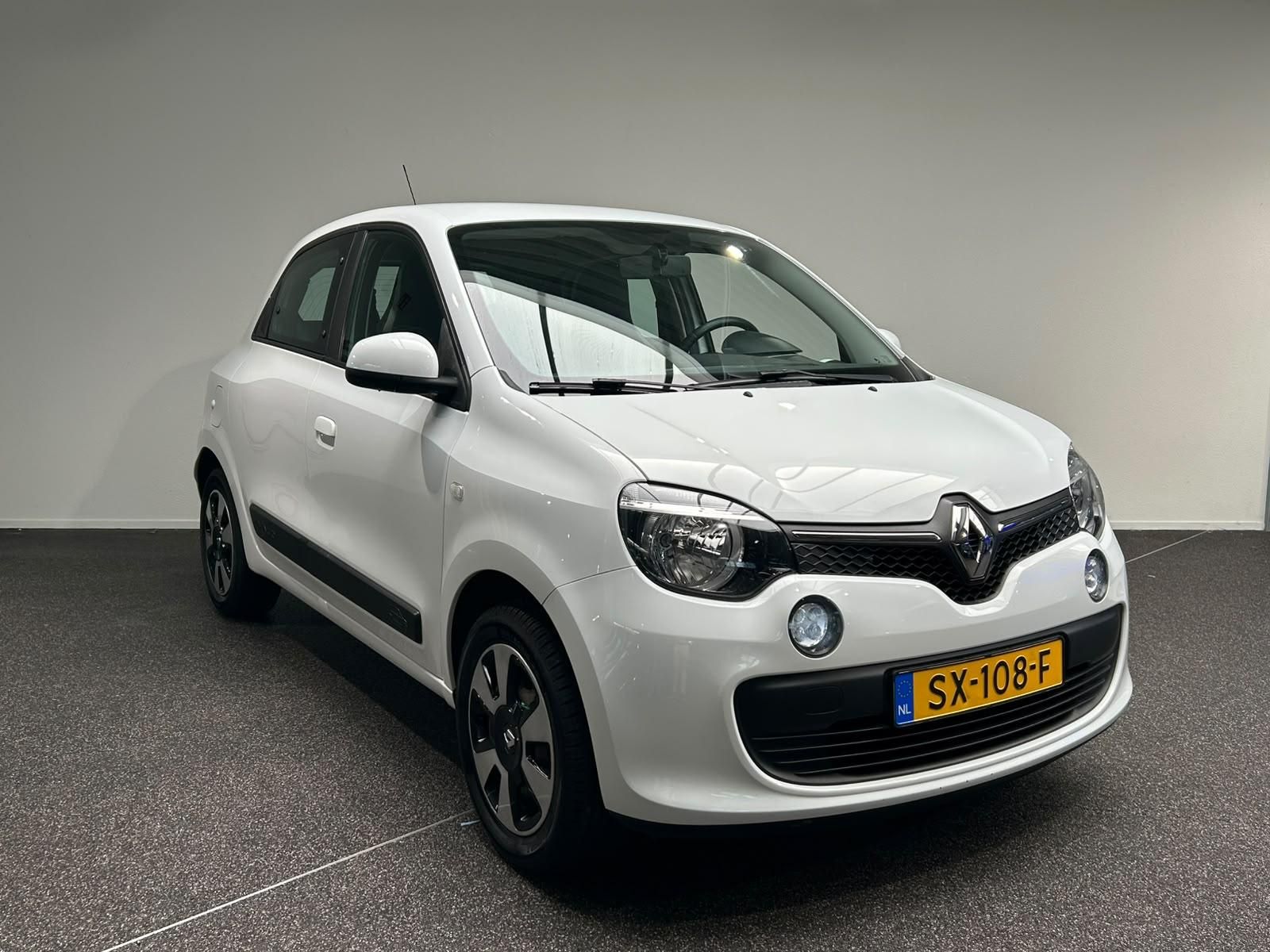 Renault Twingo met kenteken SX-108-F – detailfoto
