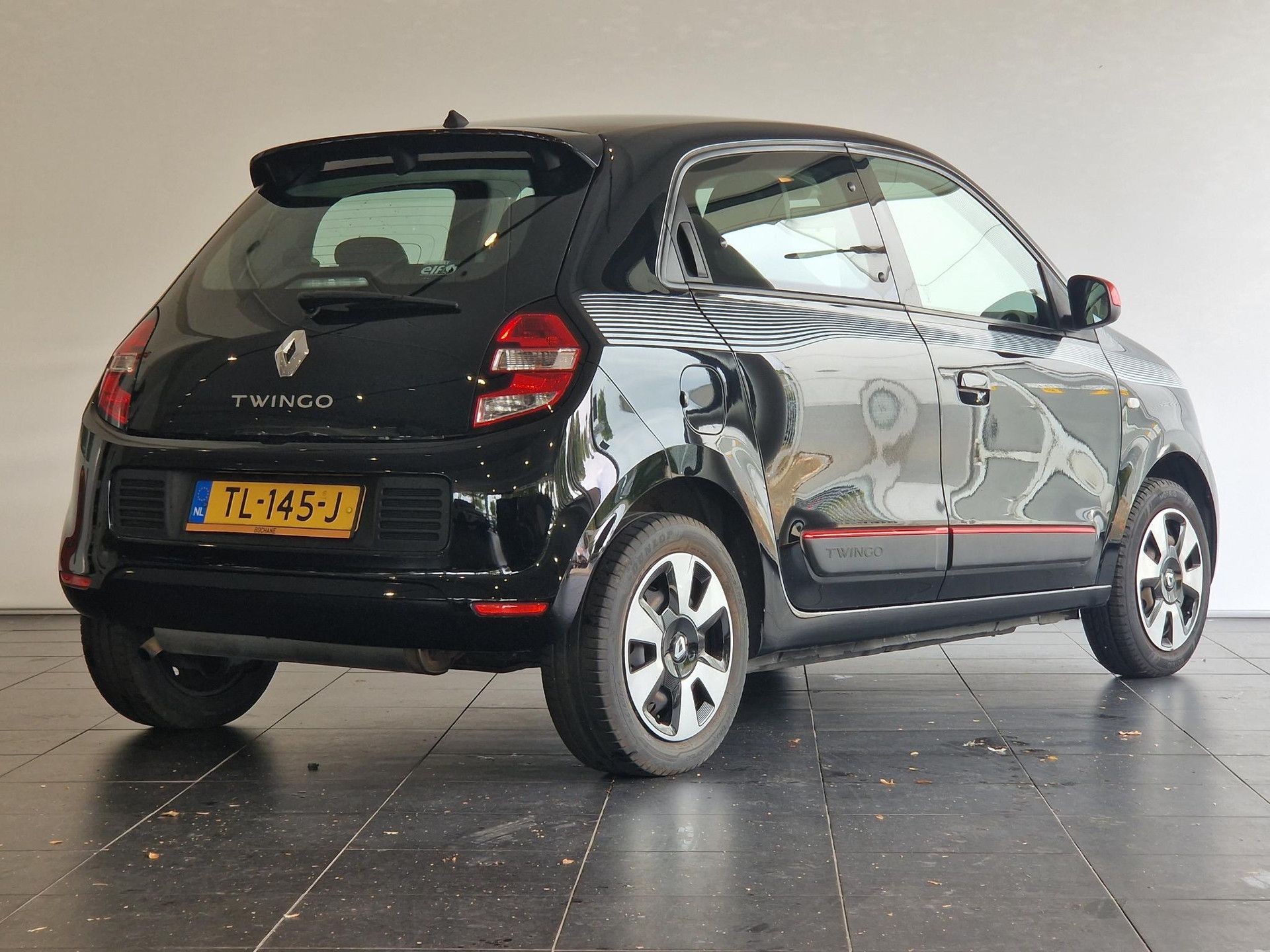 Renault Twingo met kenteken TL-145-J – achteraanzicht