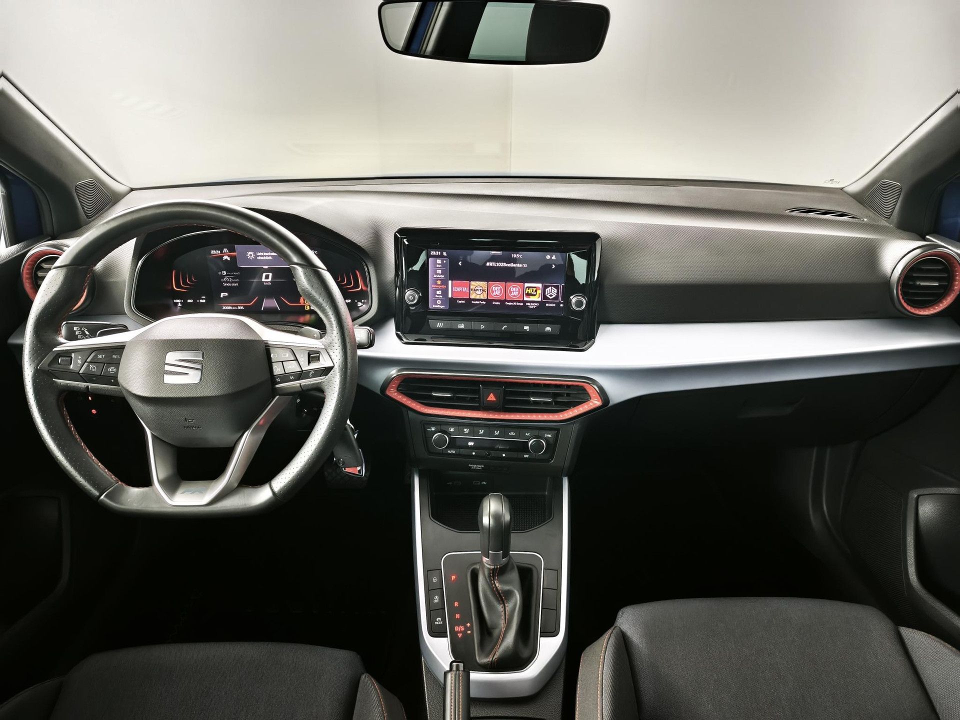SEAT Arona met kenteken KJL-17-H – interieur