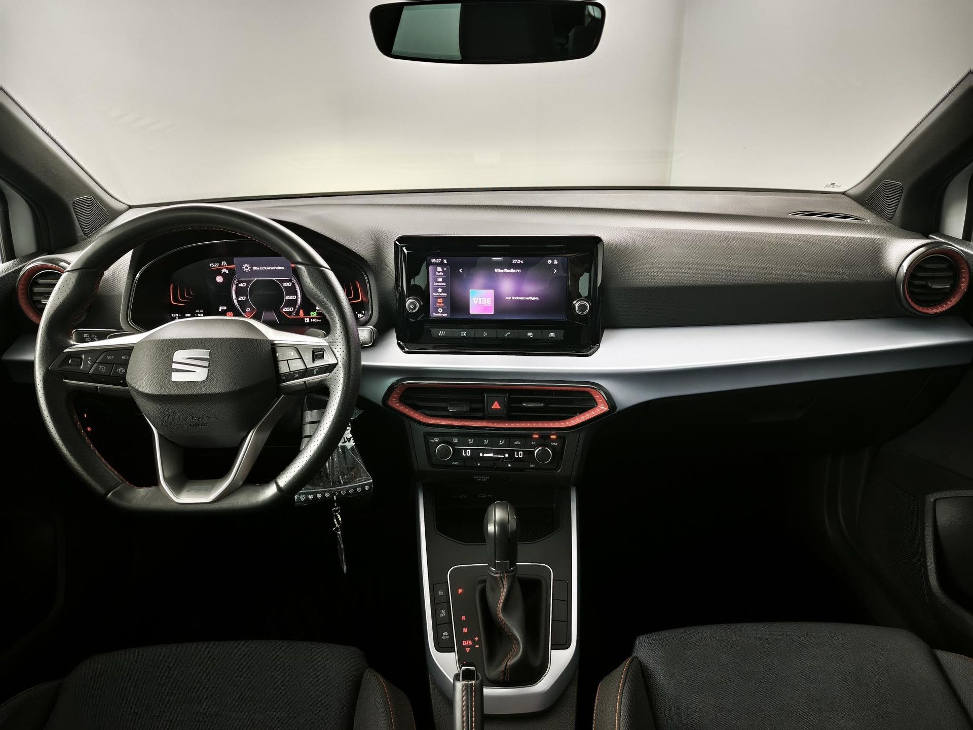 SEAT Arona met kenteken KPH-09-B – interieur