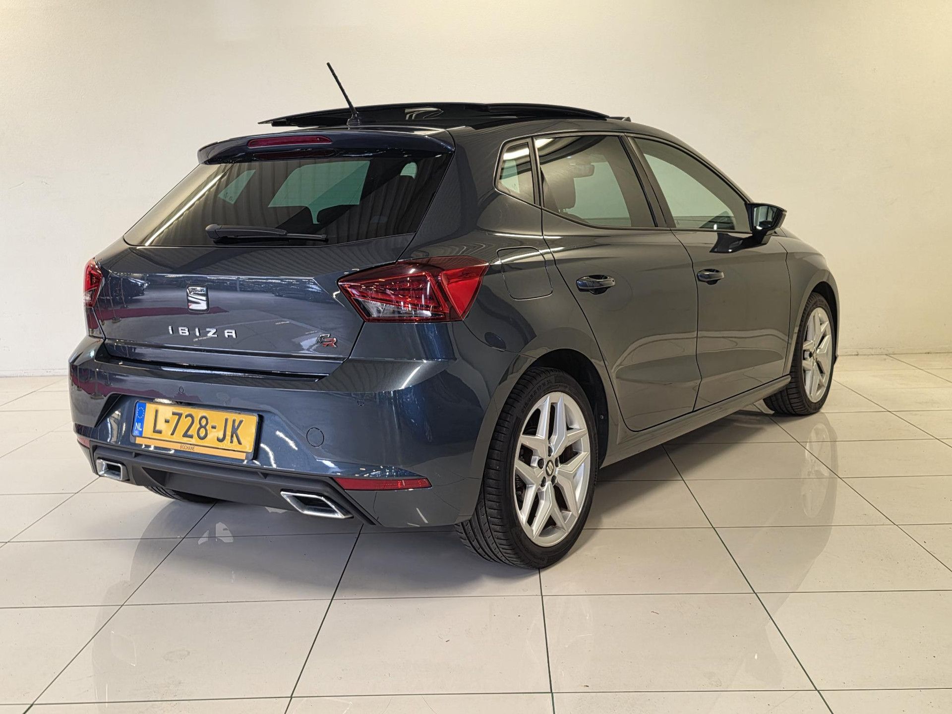 SEAT Ibiza met kenteken L-728-JK – detailfoto