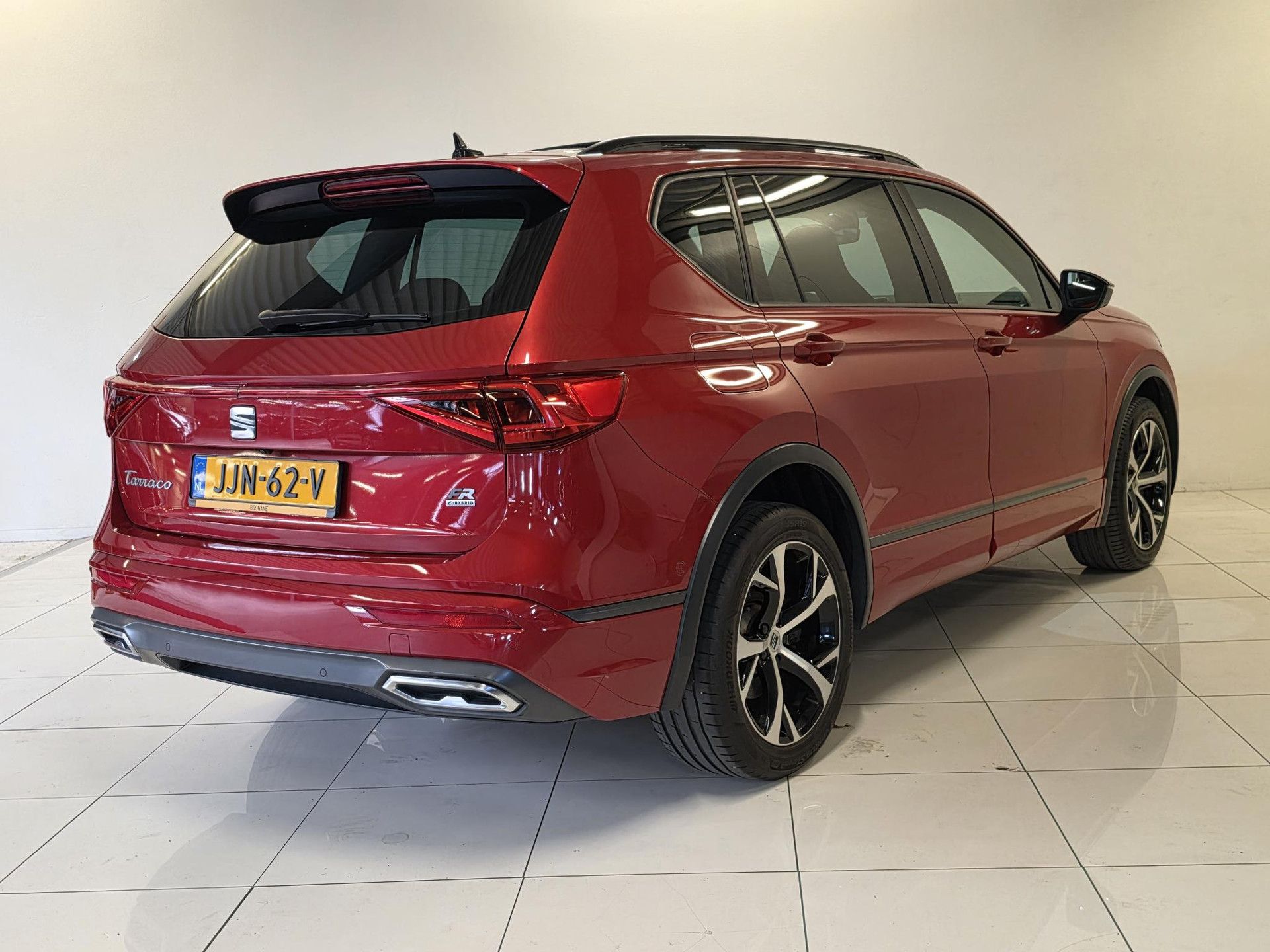 SEAT Tarraco met kenteken JJN-62-V – achteraanzicht