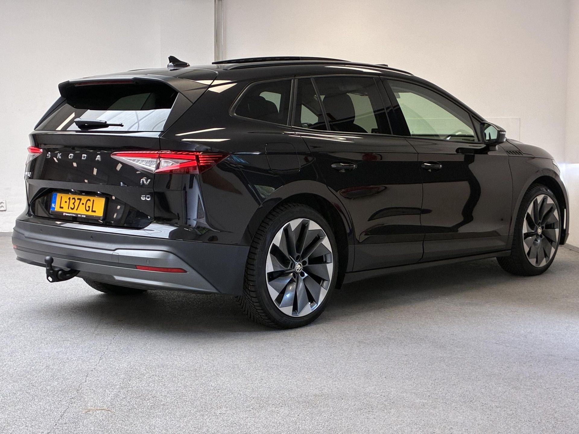 Skoda EnyaqiV met kenteken L-137-GL – achteraanzicht