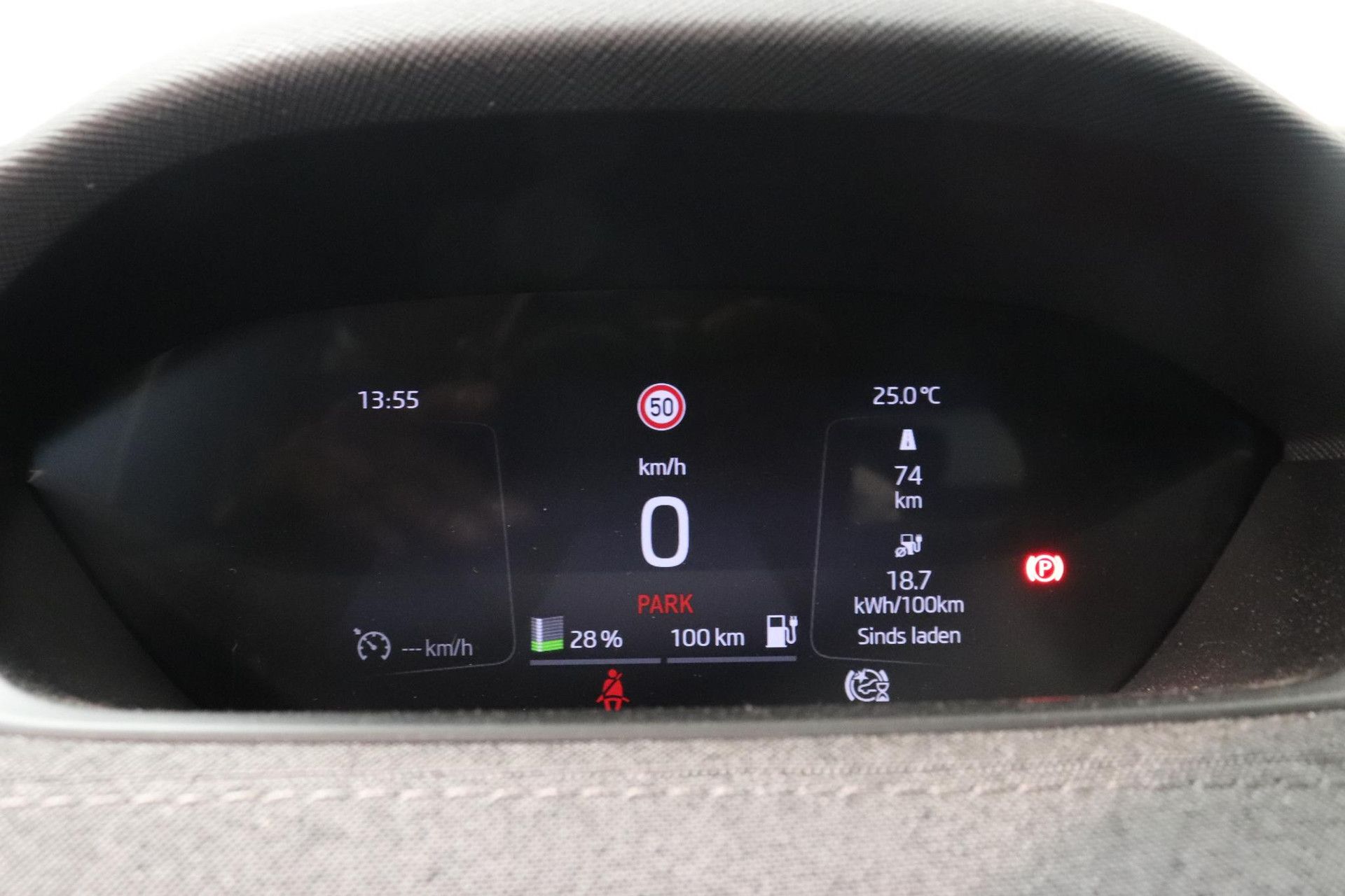Skoda EnyaqiV met kenteken L-318-HN – dashboard