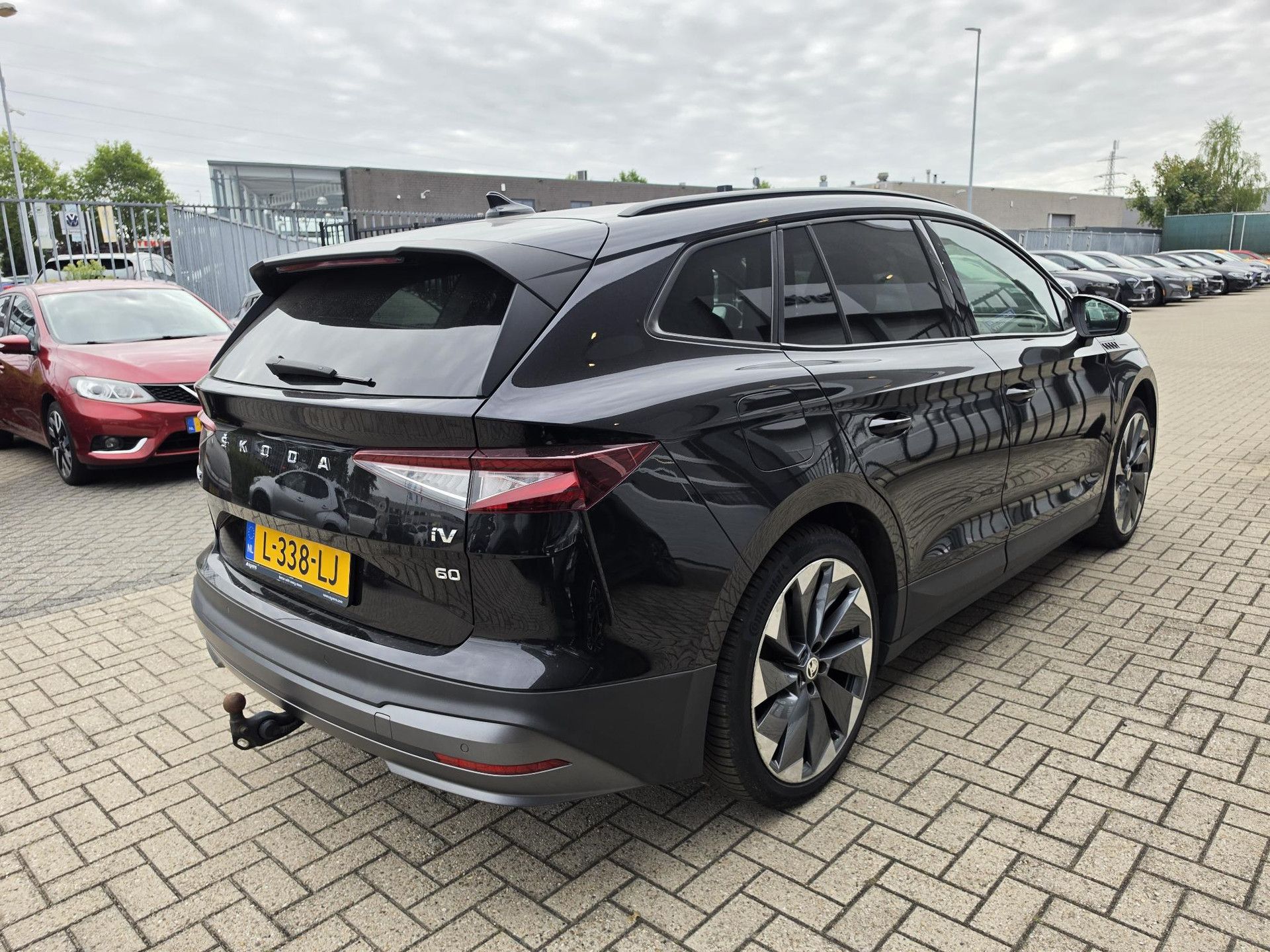 Skoda EnyaqiV met kenteken L-338-LJ – achteraanzicht