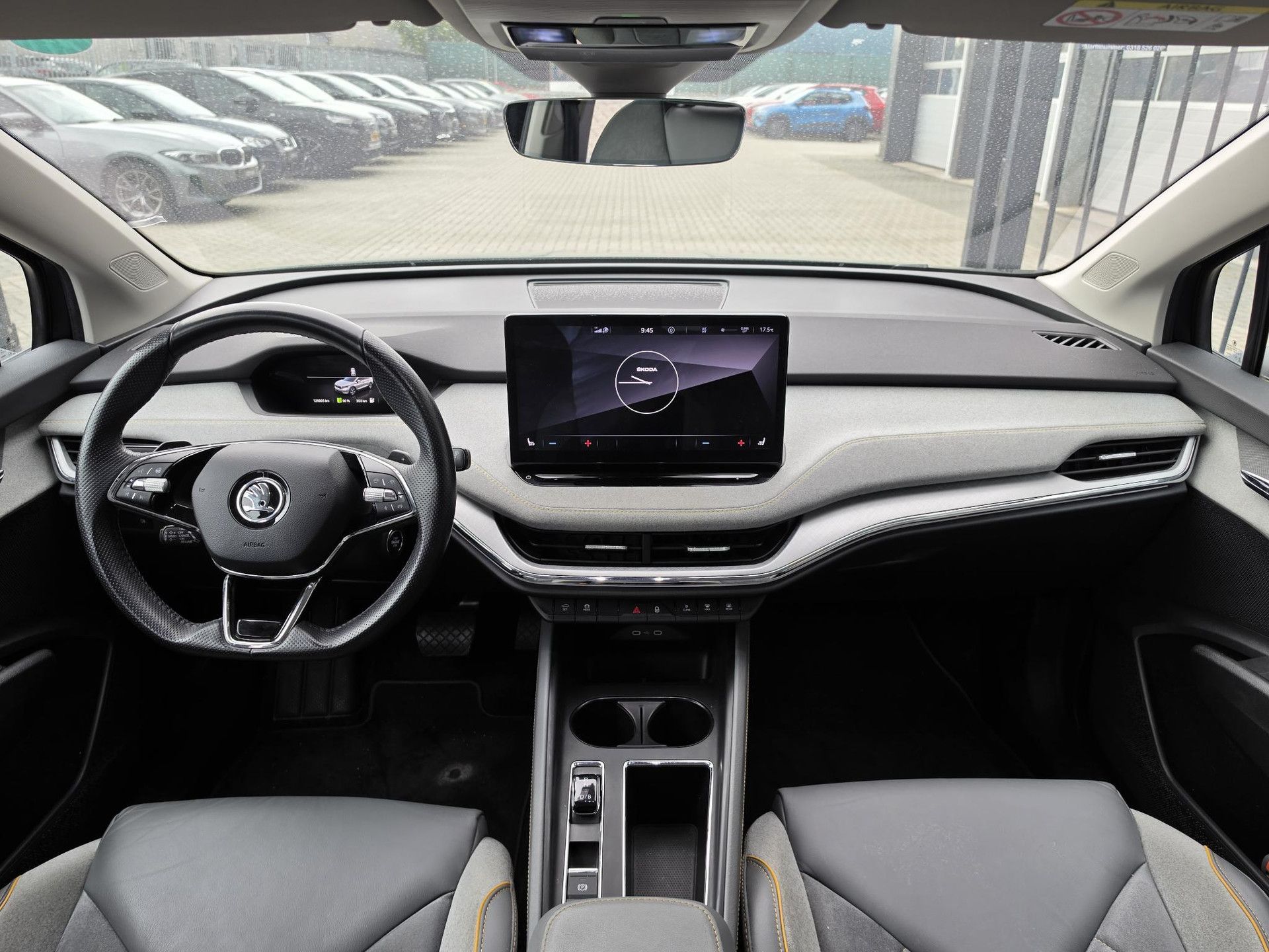 Skoda EnyaqiV met kenteken L-338-LJ – interieur
