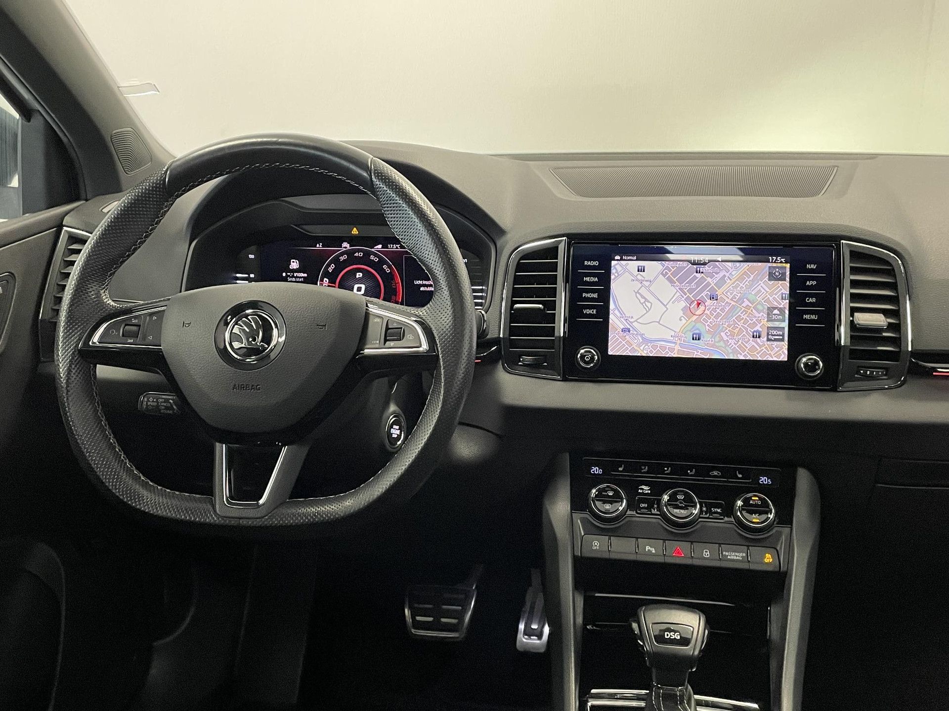 Skoda Karoq met kenteken H-127-SR – interieur