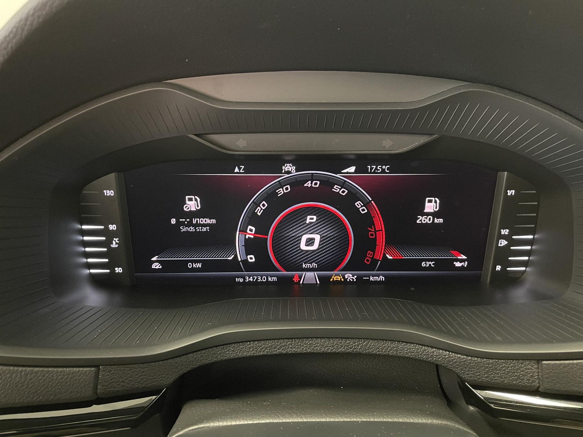 Skoda Karoq met kenteken H-127-SR – dashboard