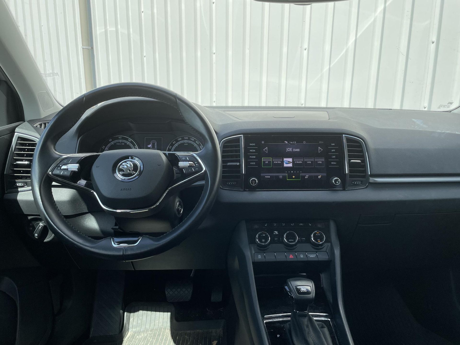 Skoda Karoq met kenteken P-001-KX – interieur